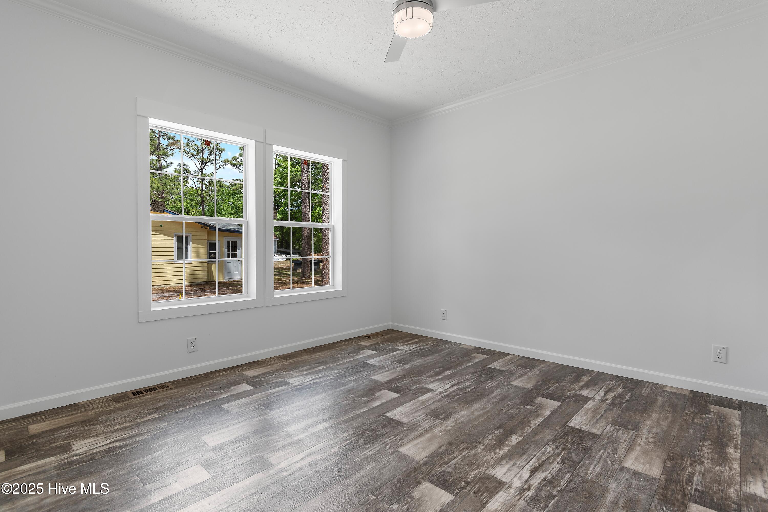14 Redwood Road