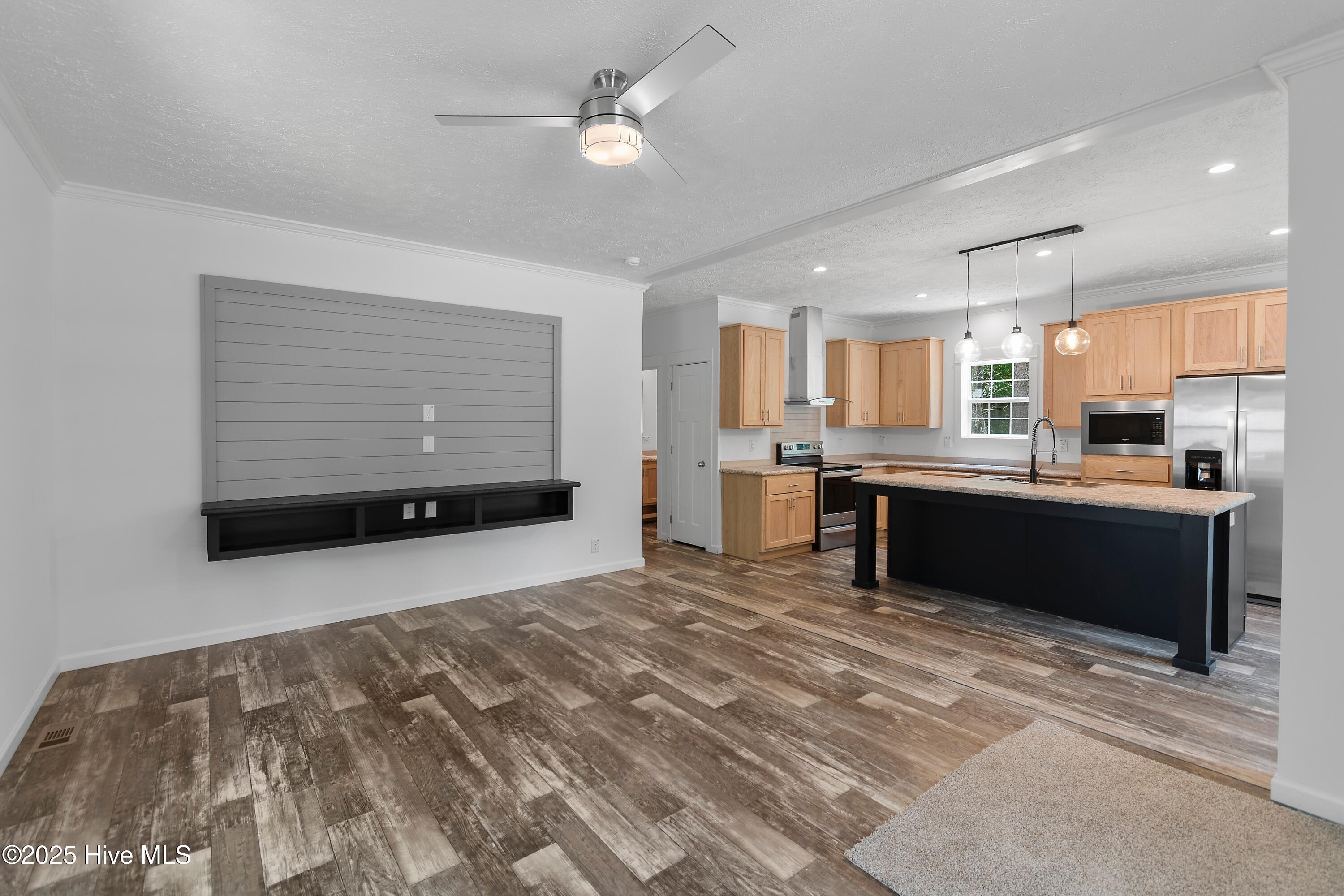 14 Redwood Road