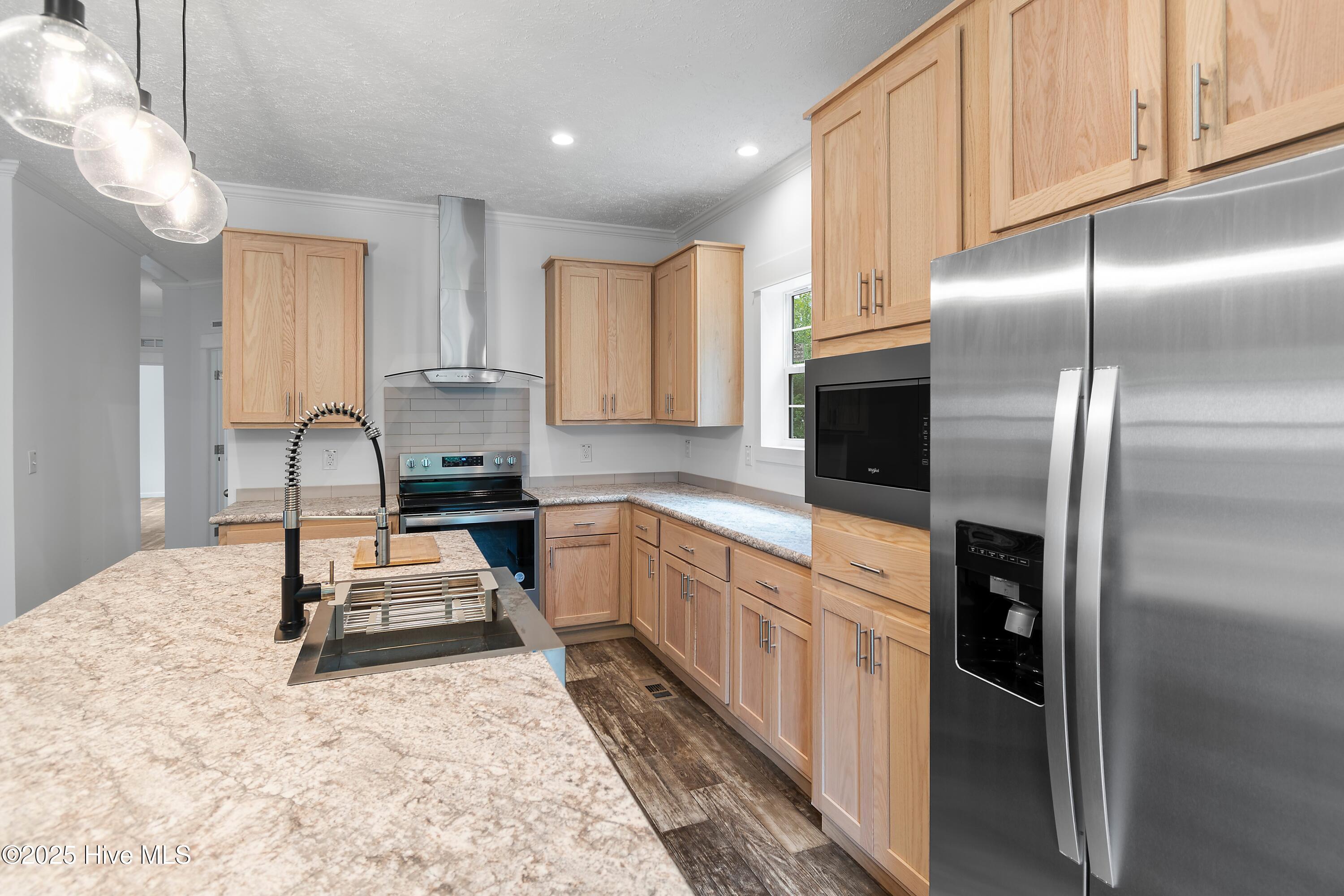 14 Redwood Road
