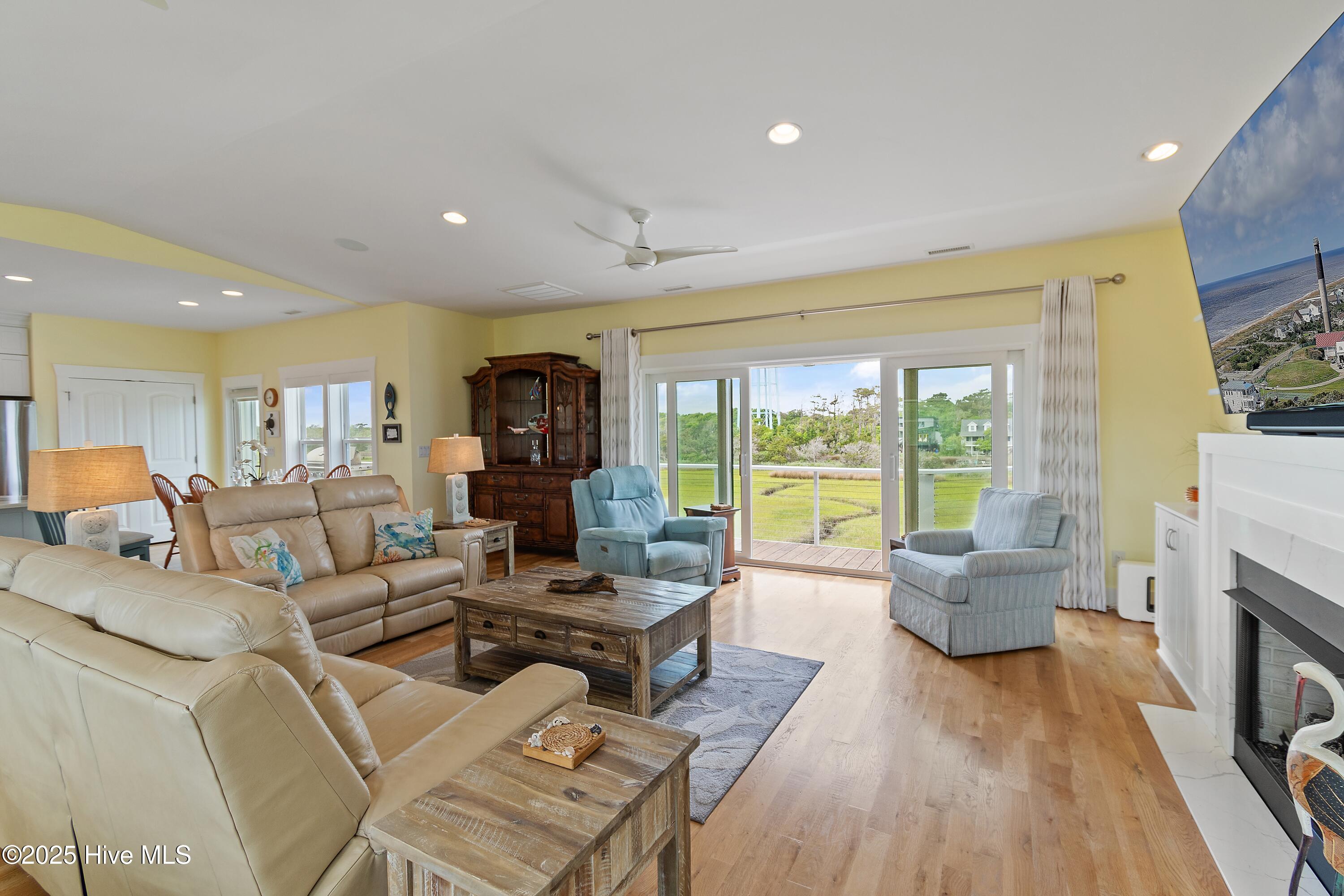 2922 E Pelican Drive