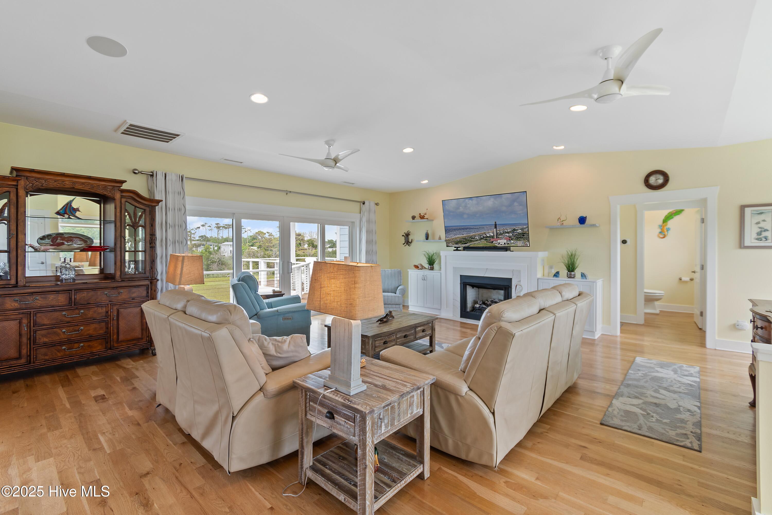 2922 E Pelican Drive