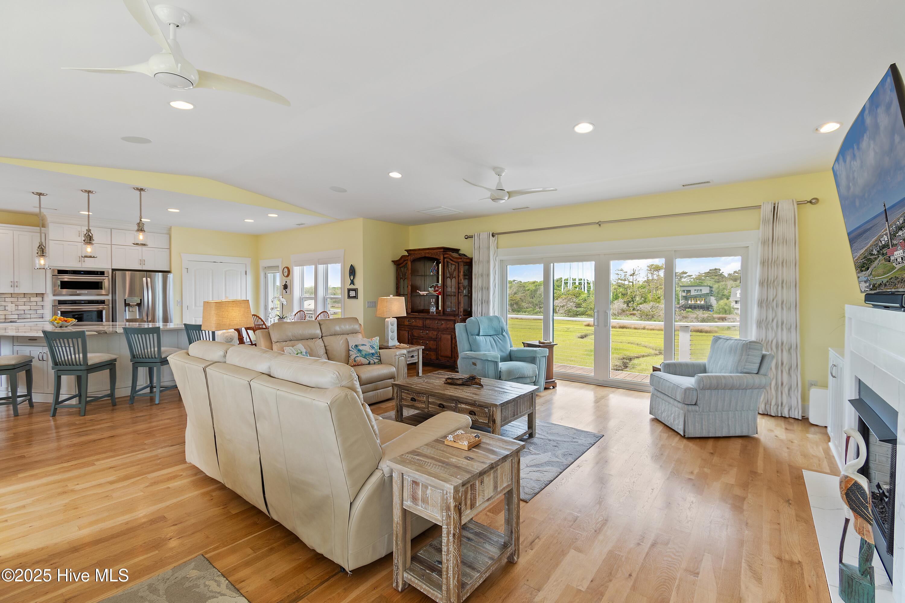 2922 E Pelican Drive