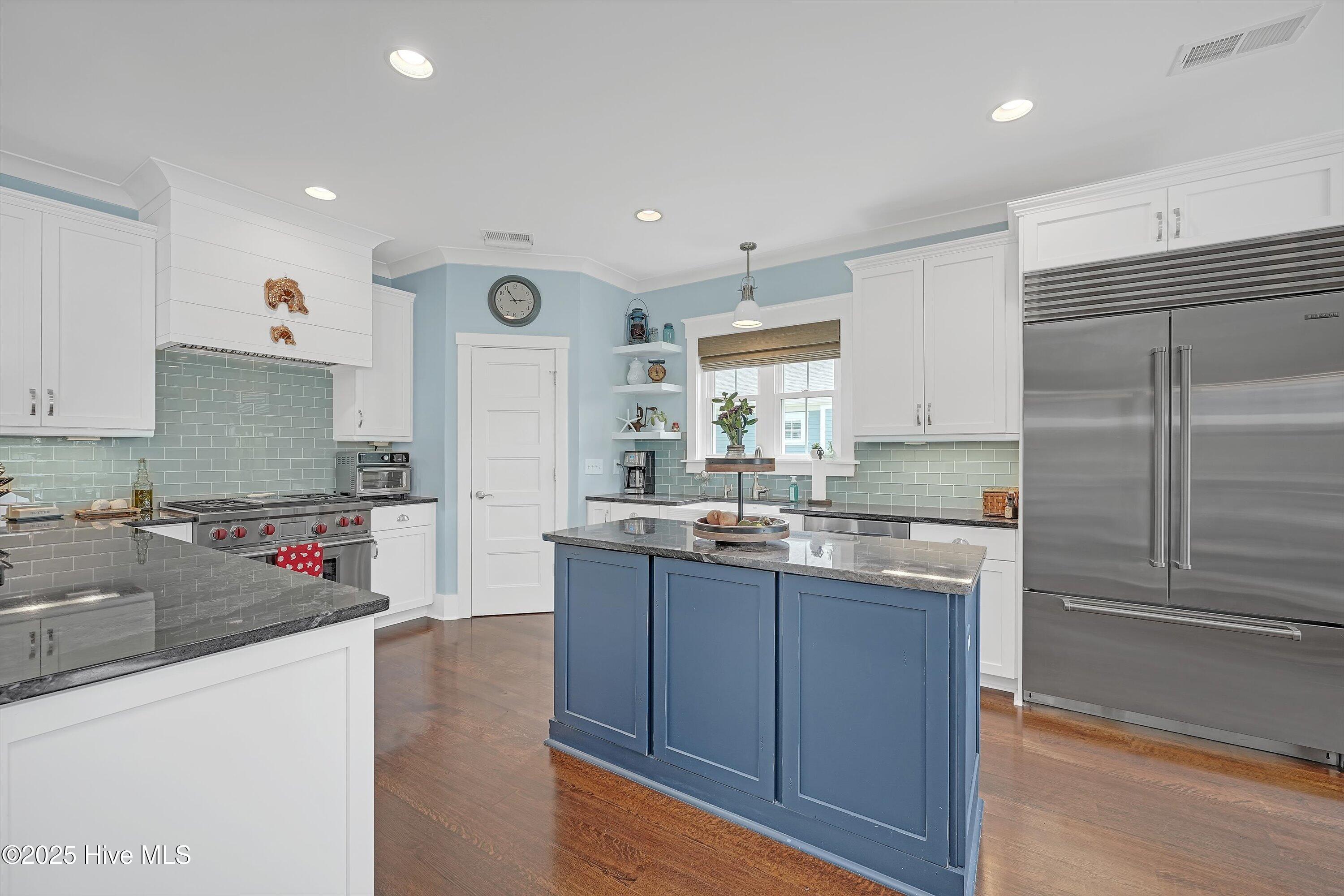1007 Softwind Way