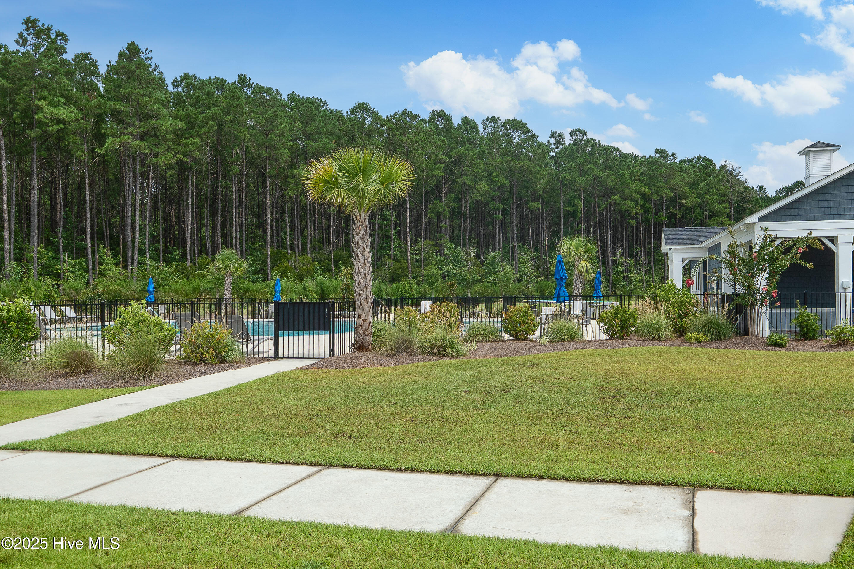 1808 Willowtree Court SE