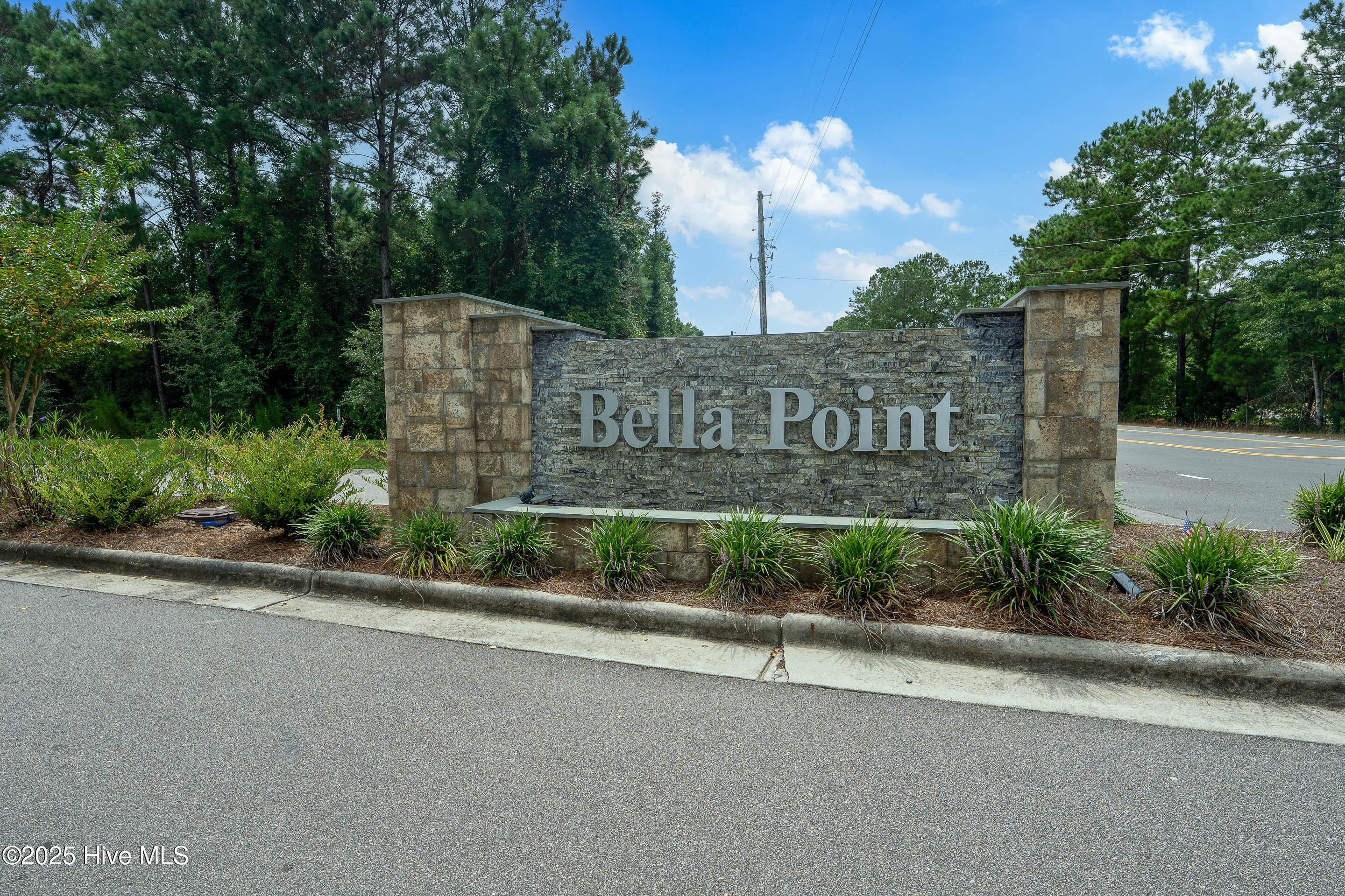 1808 Willowtree Court SE