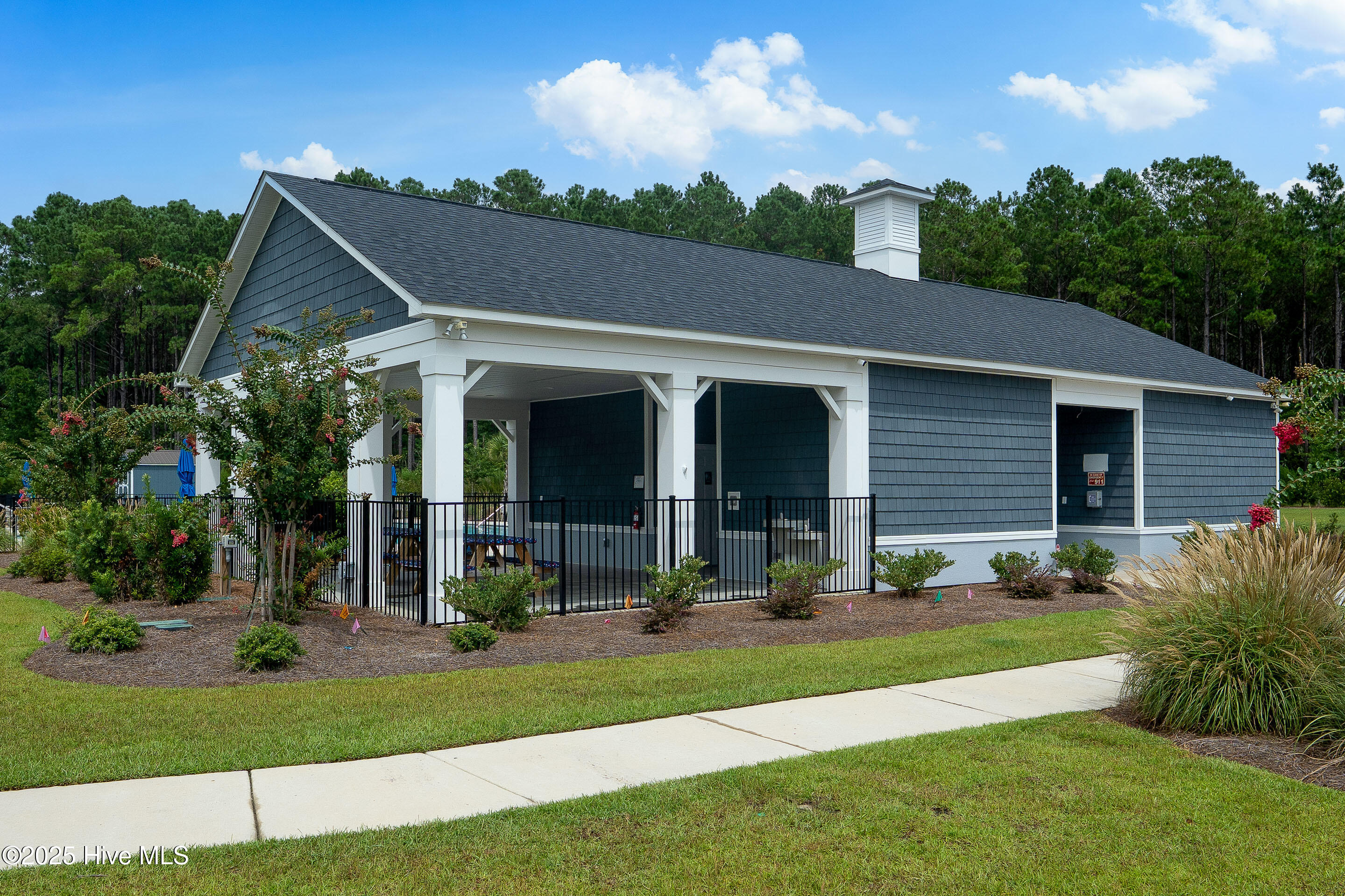 1808 Willowtree Court SE