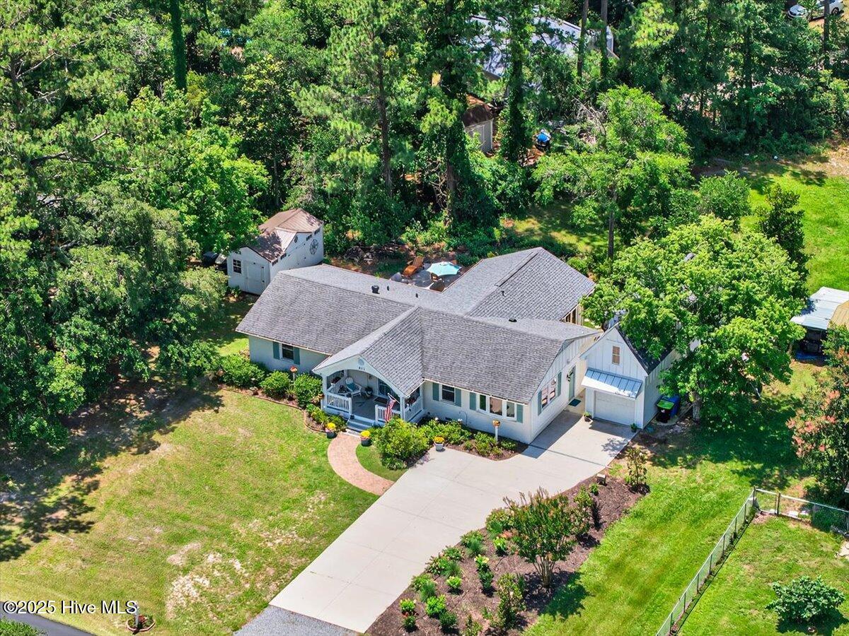 611 N Fodale Avenue