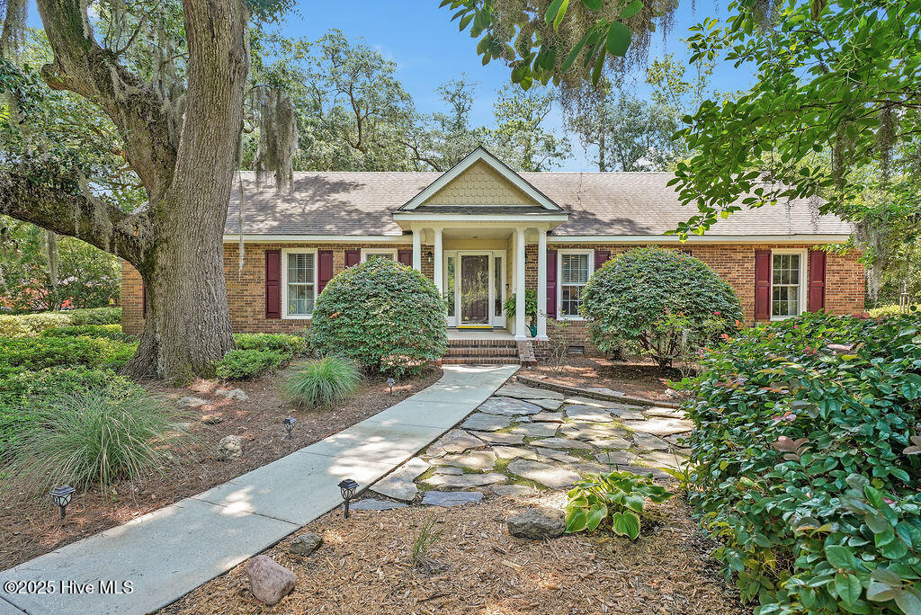 693 River Road SE