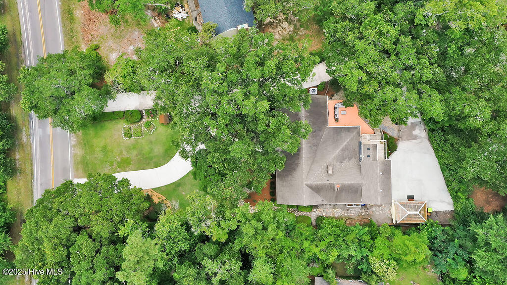 693 River Road SE