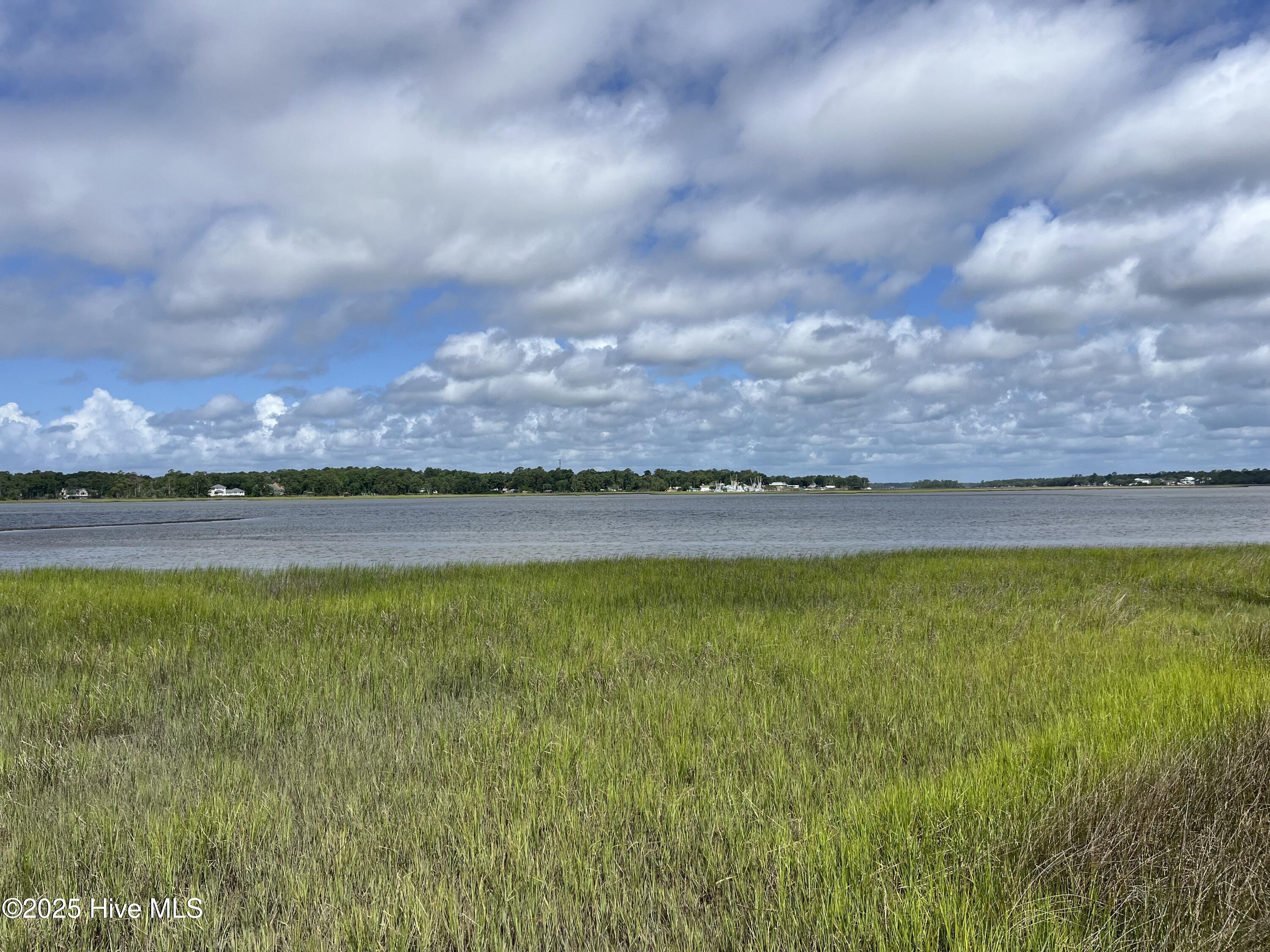 764 Lakeside Drive SE