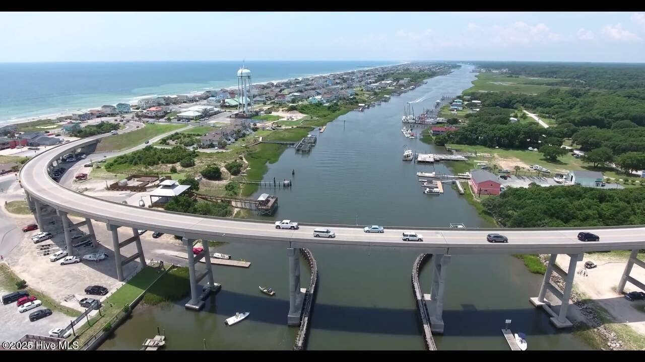 764 Lakeside Drive SE