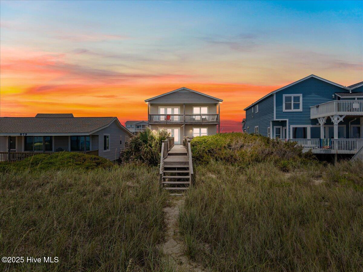 877 Ocean Boulevard W