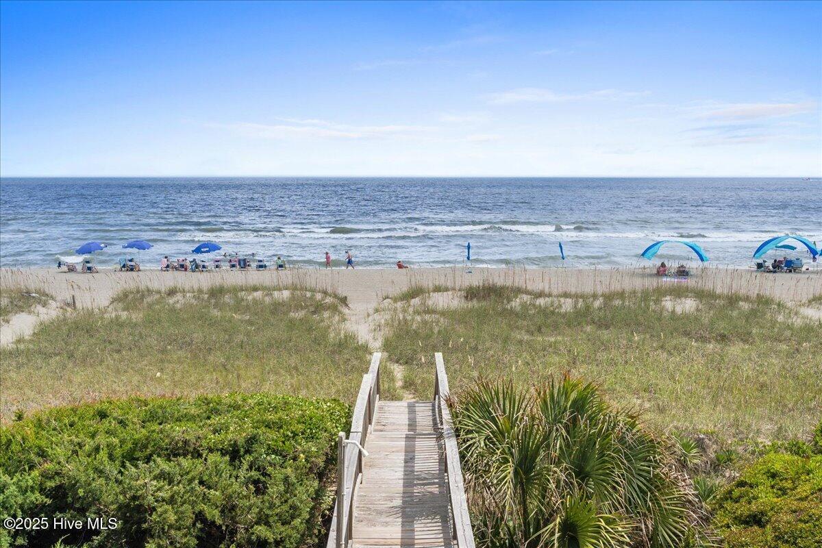877 Ocean Boulevard W