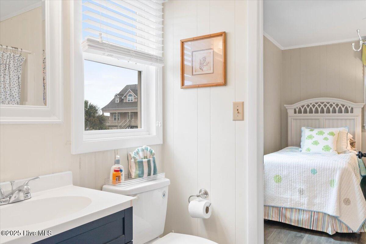 877 Ocean Boulevard W