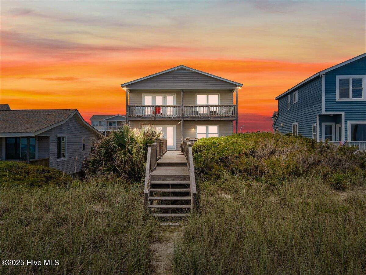 877 Ocean Boulevard W