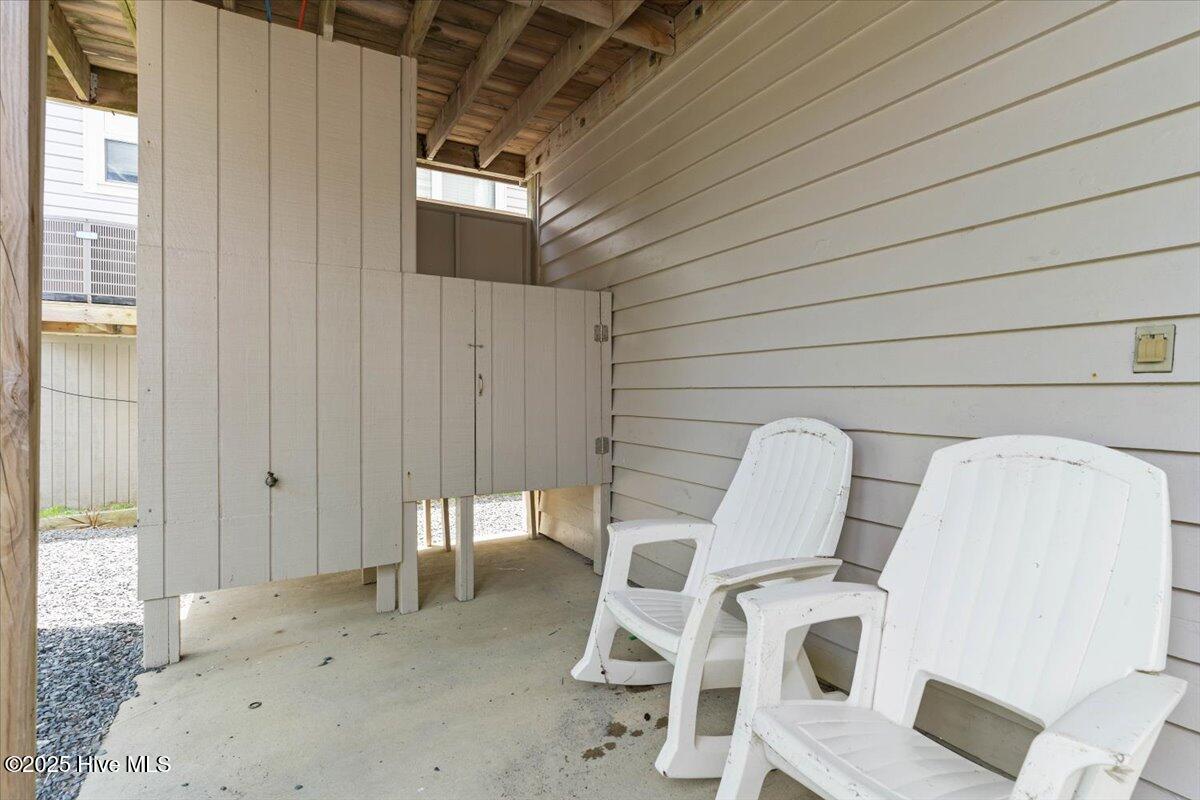 877 Ocean Boulevard W