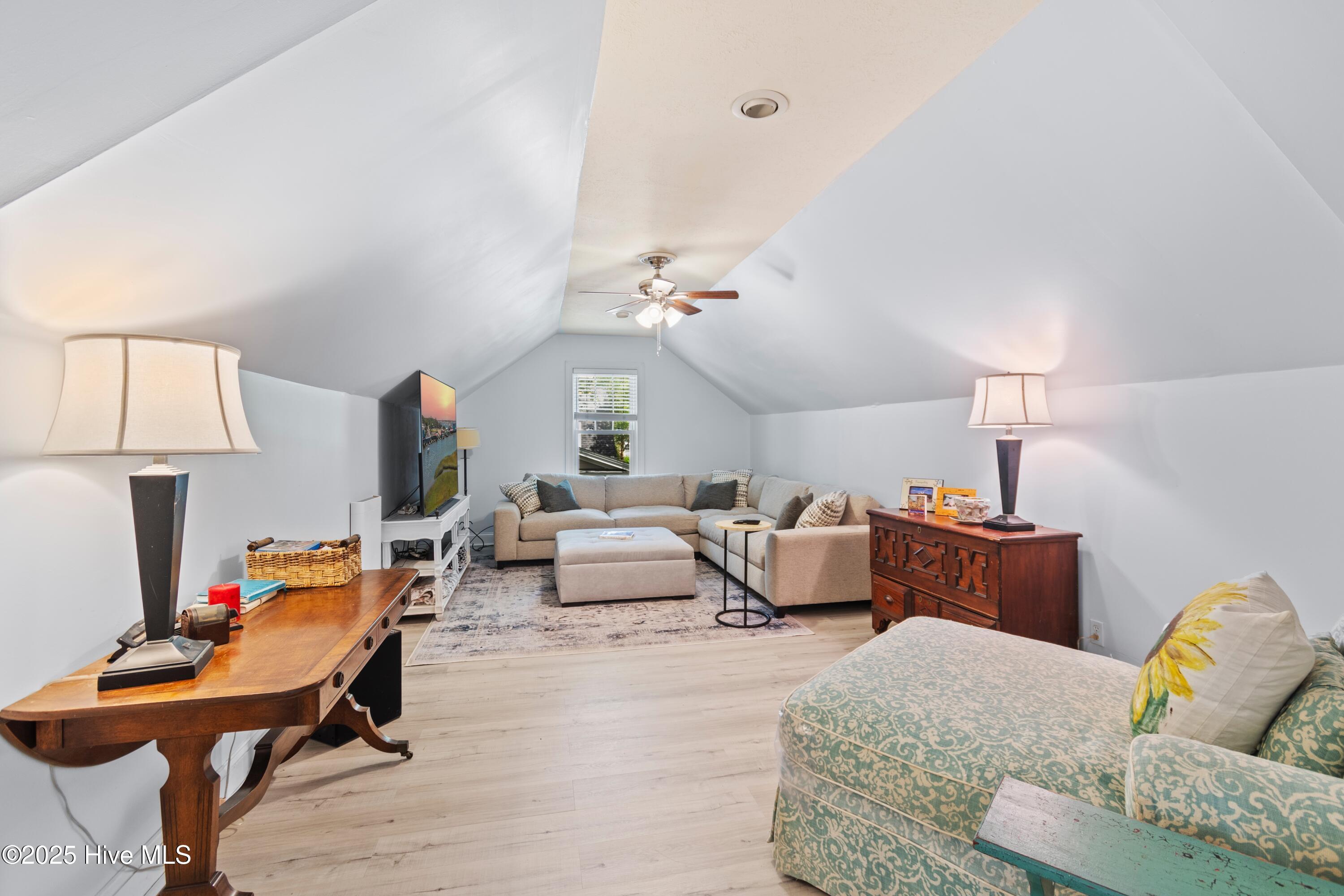 5147 Fernwood Drive