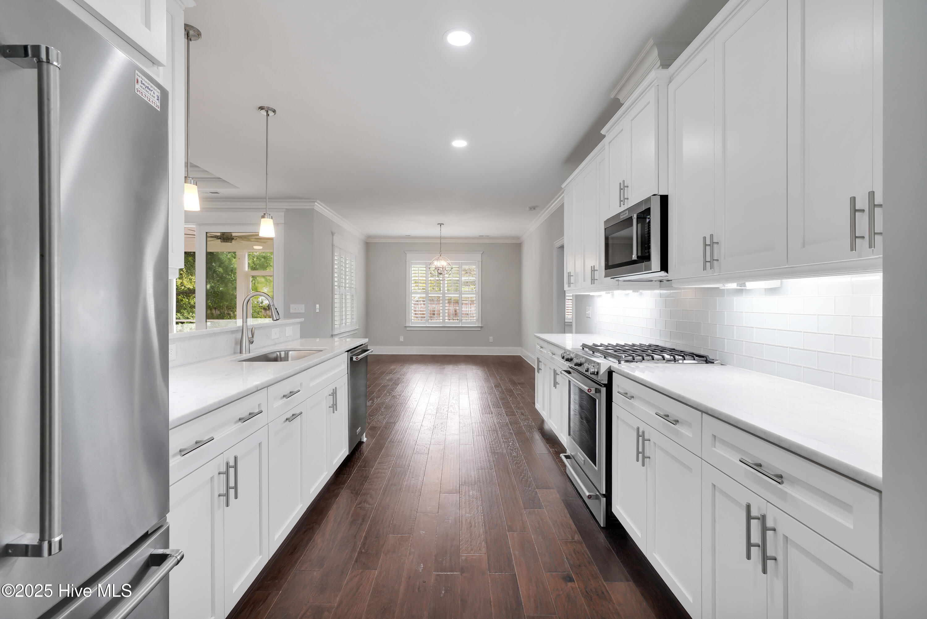 1010 Softwind Way