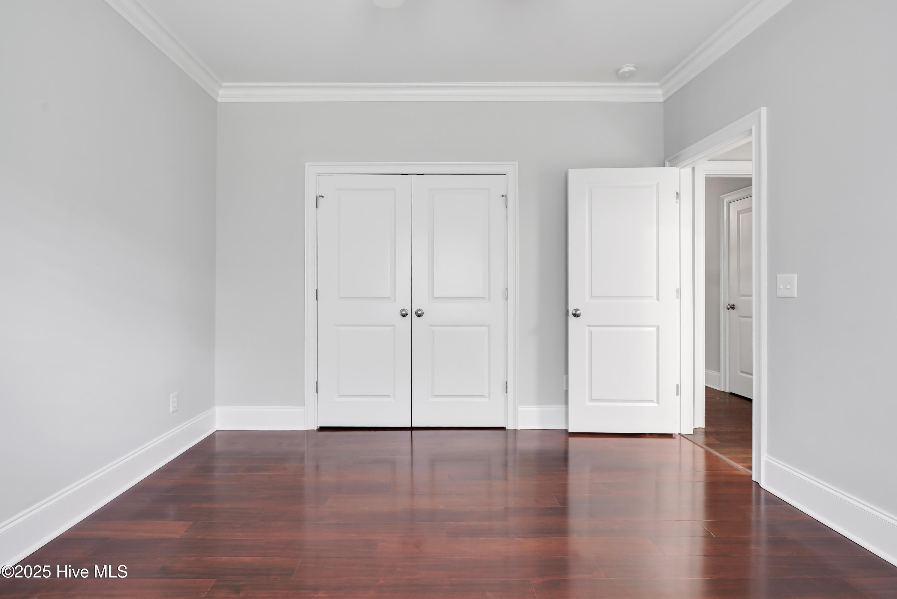 1010 Softwind Way