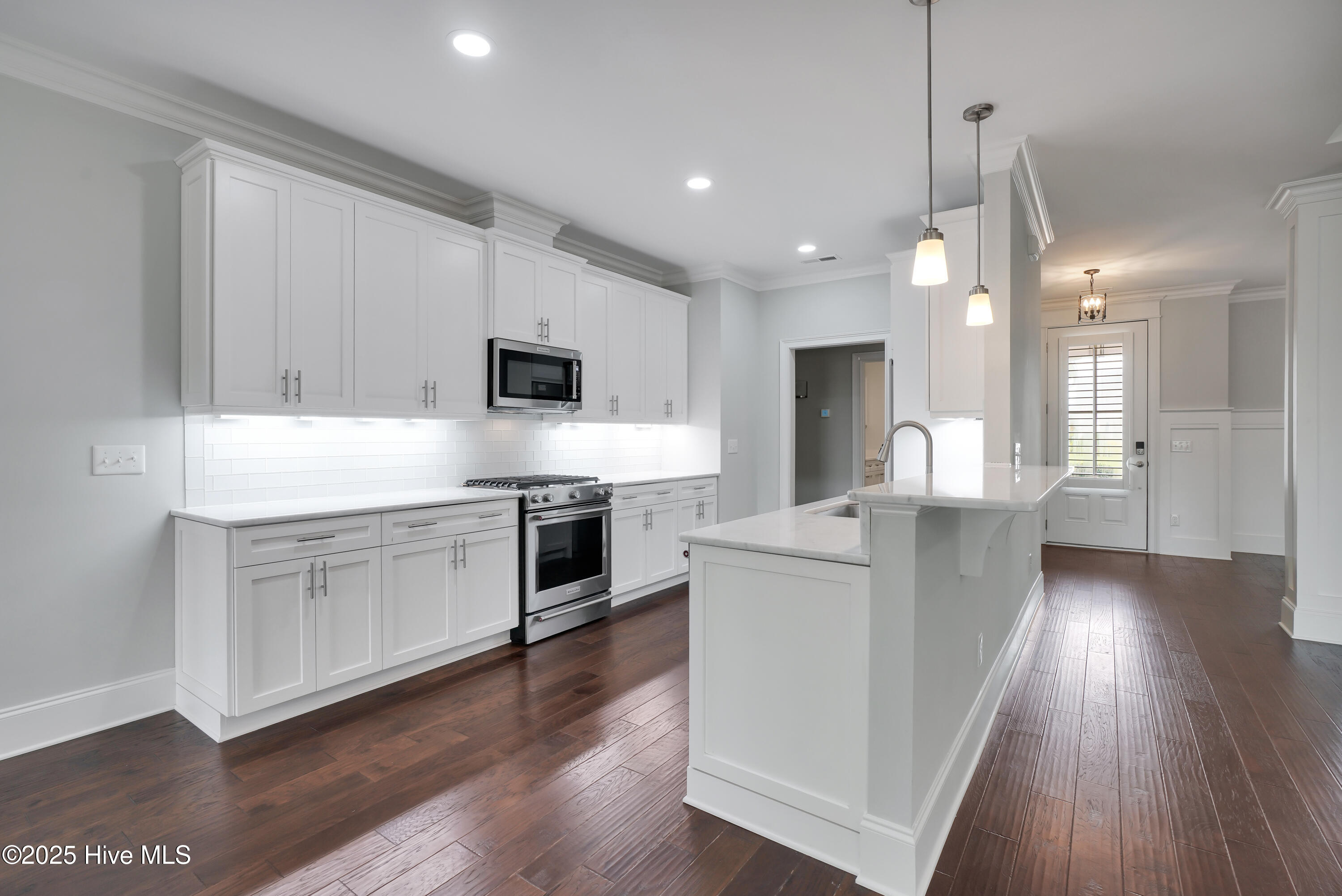 1010 Softwind Way