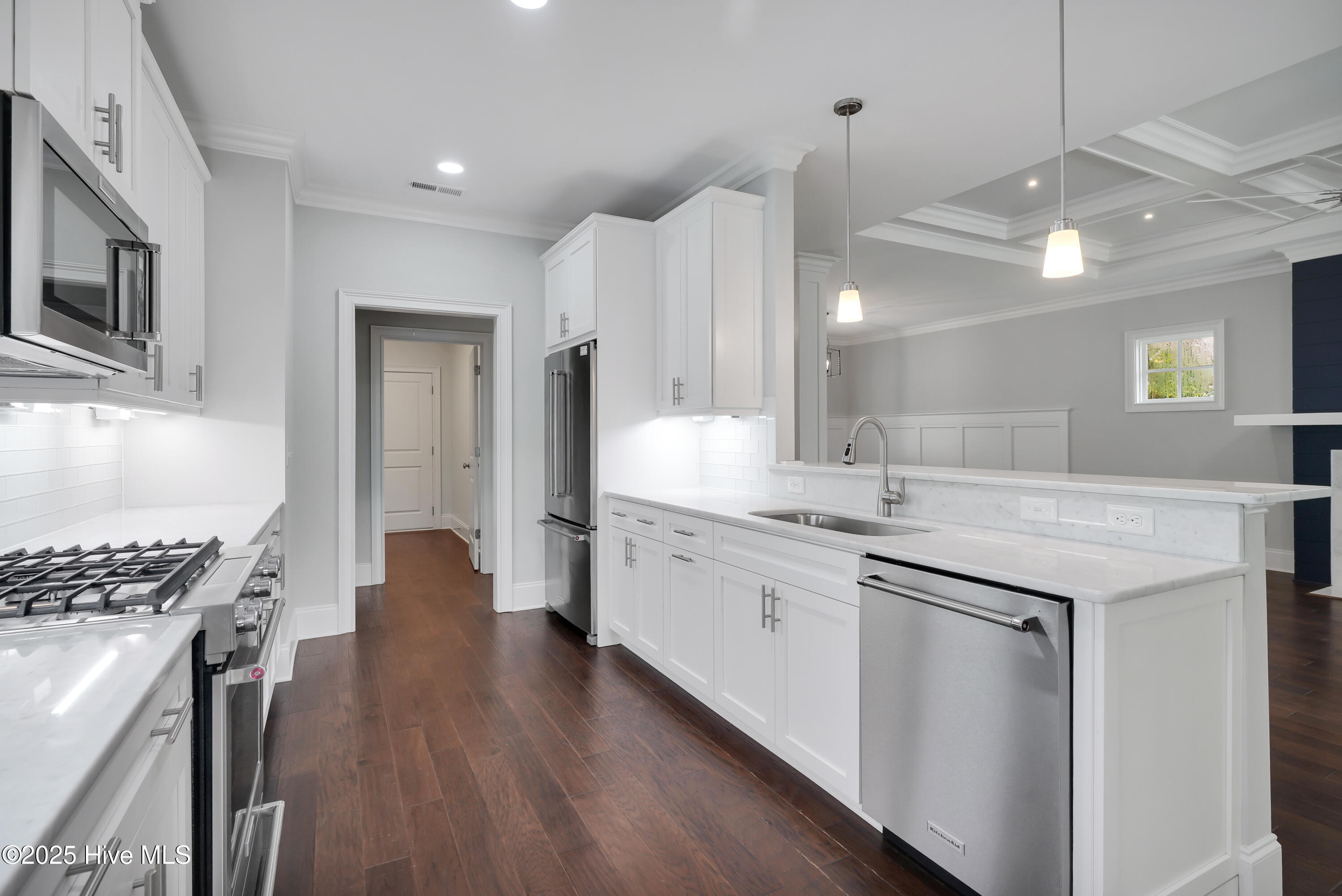 1010 Softwind Way