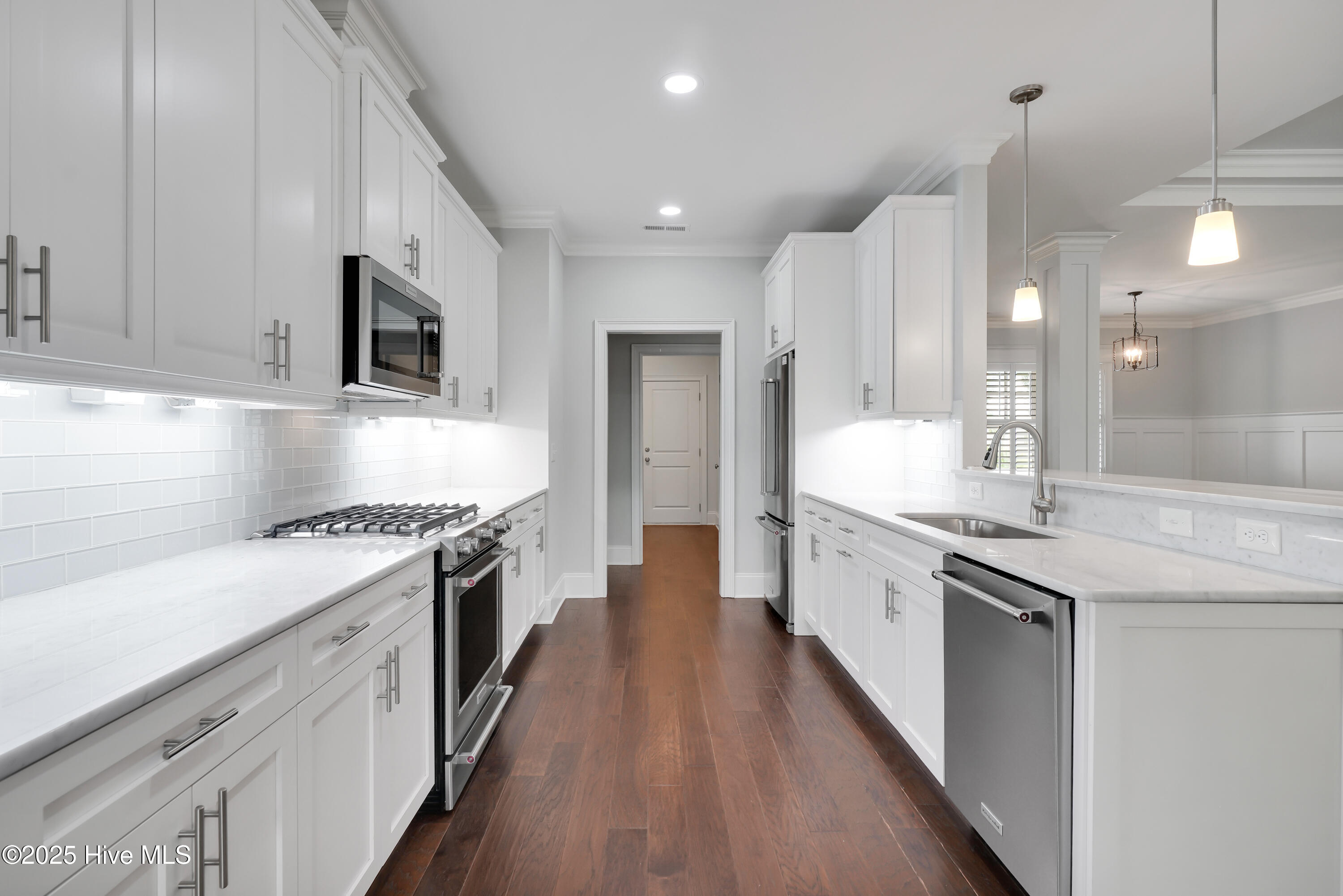 1010 Softwind Way