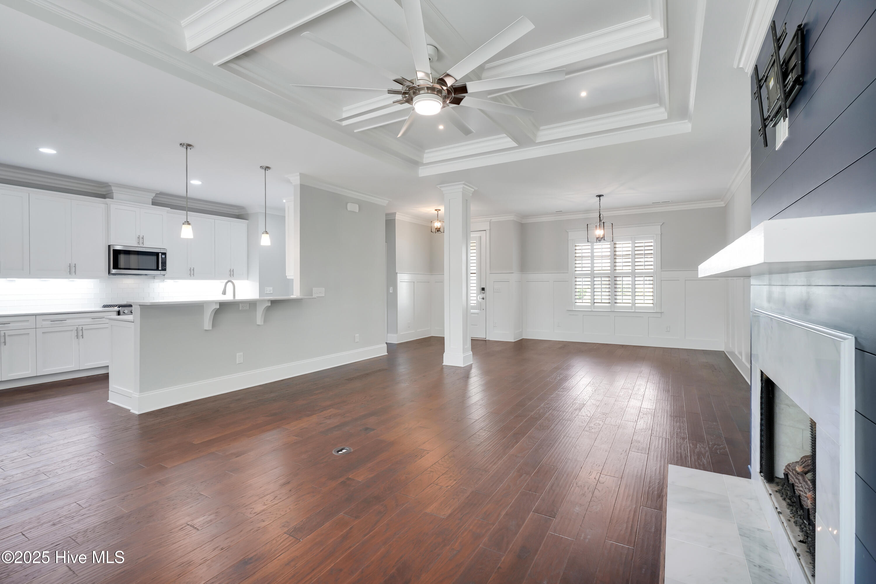 1010 Softwind Way