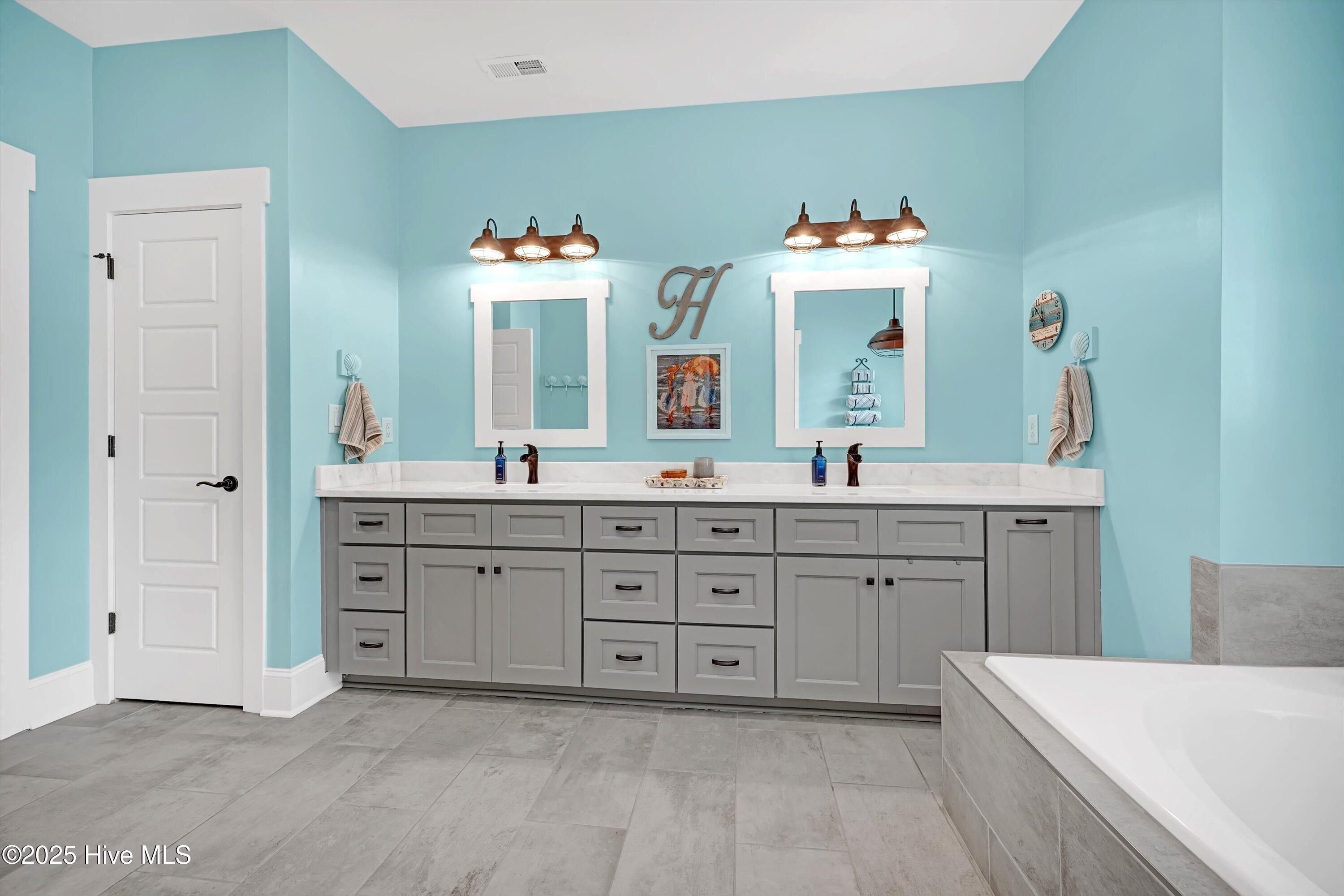 6177 Compass Court, Southport