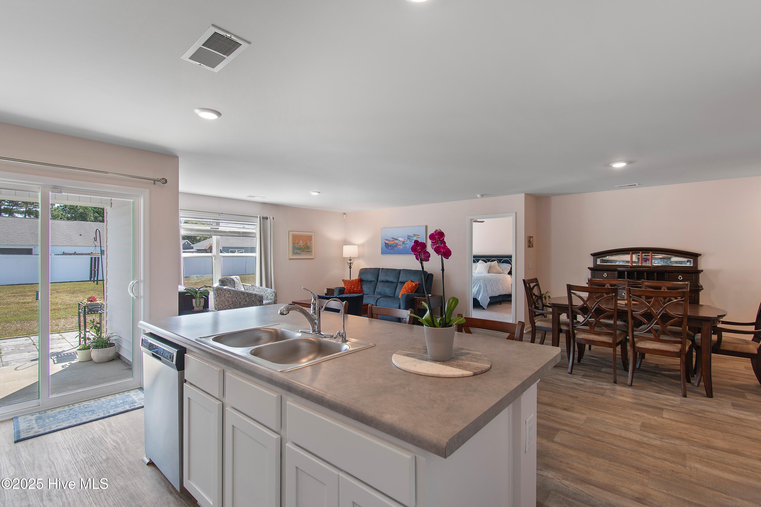 289 Kite Circle NE