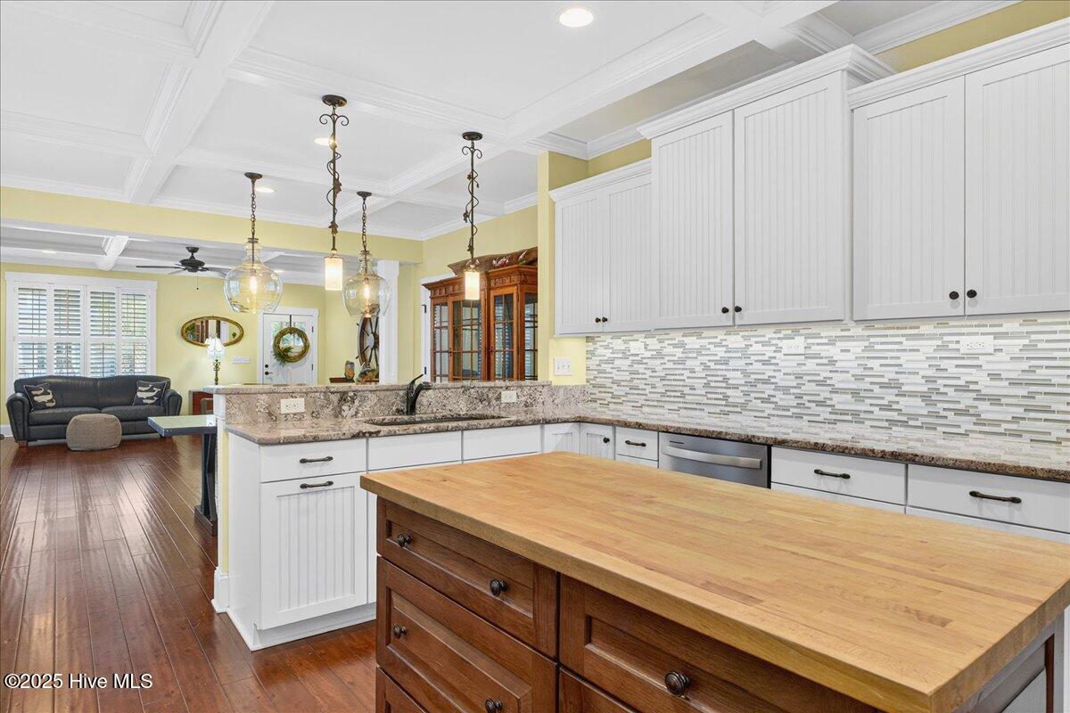 813 Cades Trail