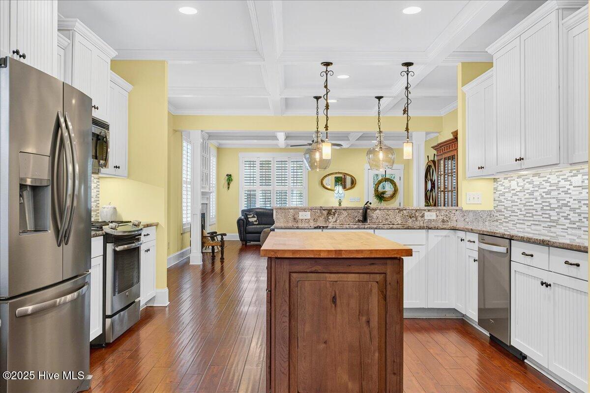 813 Cades Trail