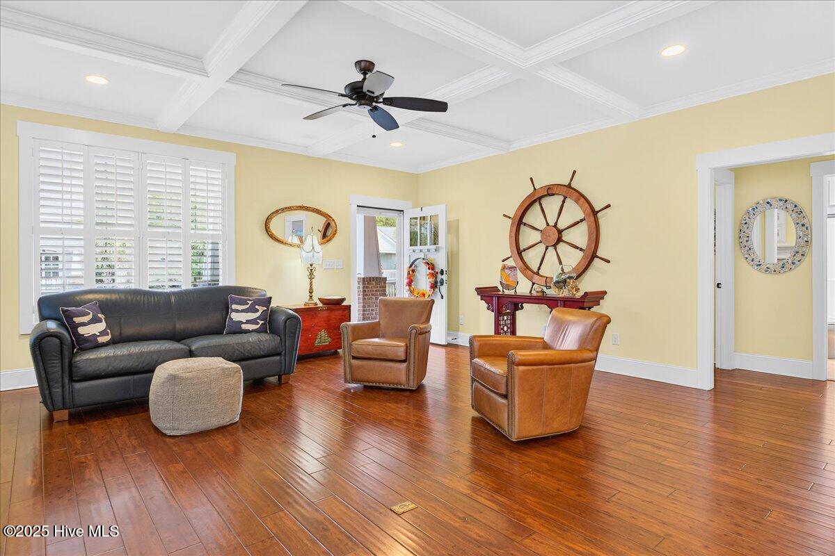 813 Cades Trail