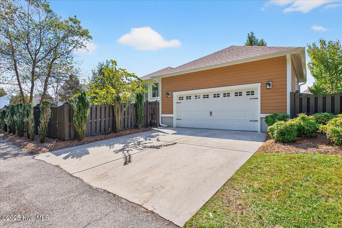 818 Cades Trail, Southport