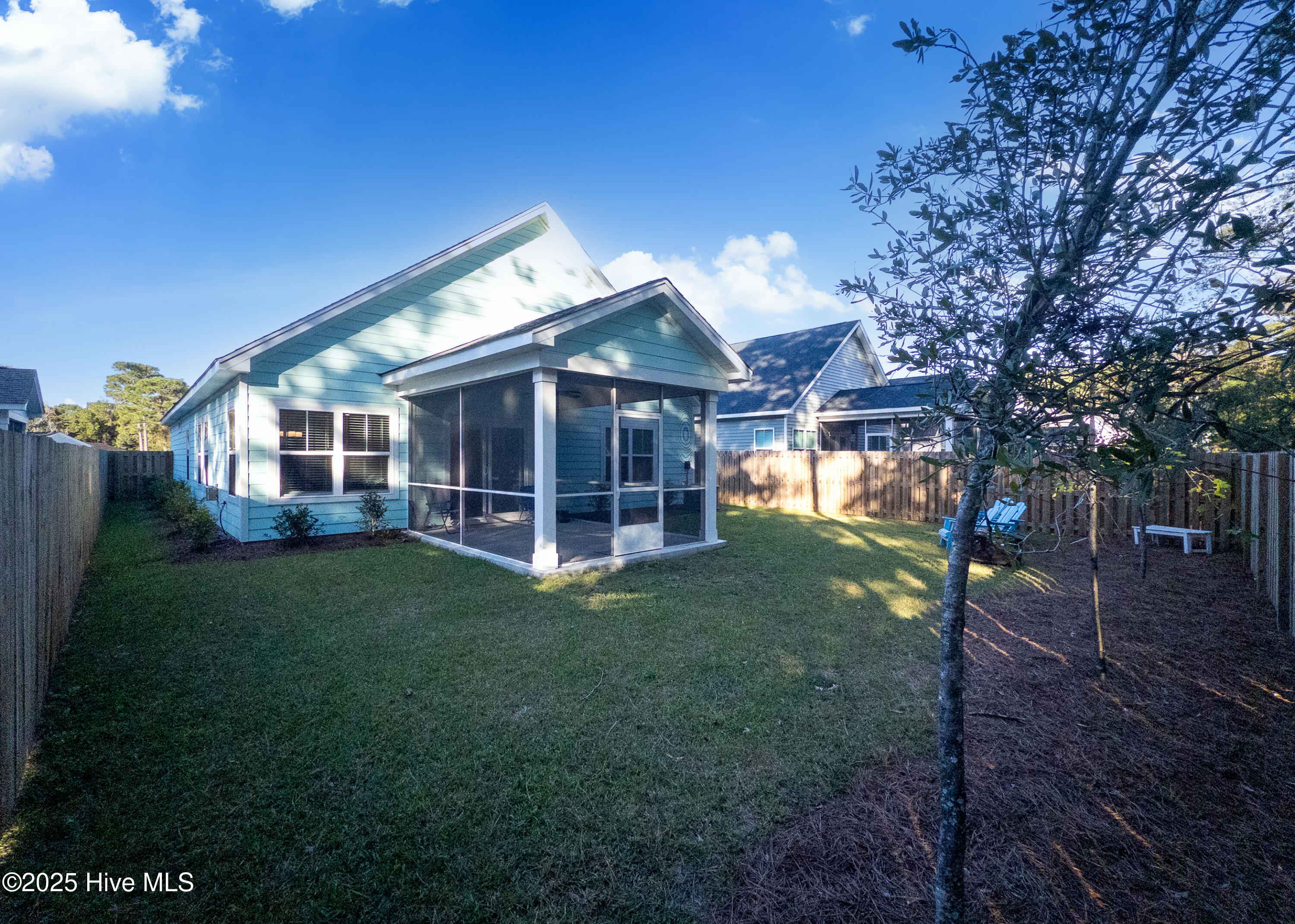 1214 N Caswell Avenue