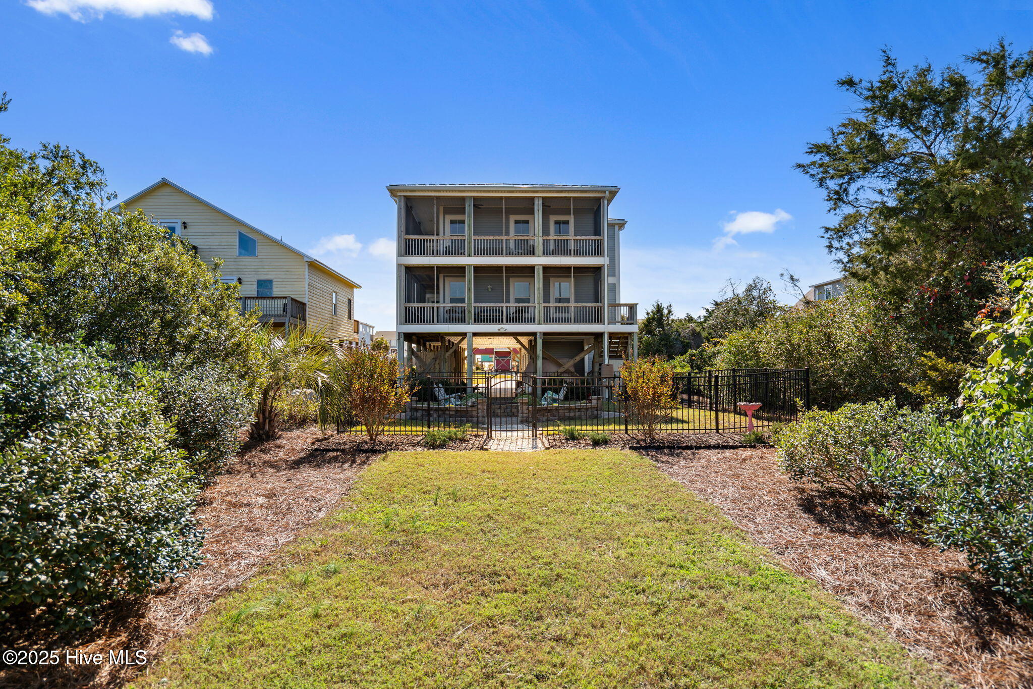 714 W Dolphin Drive