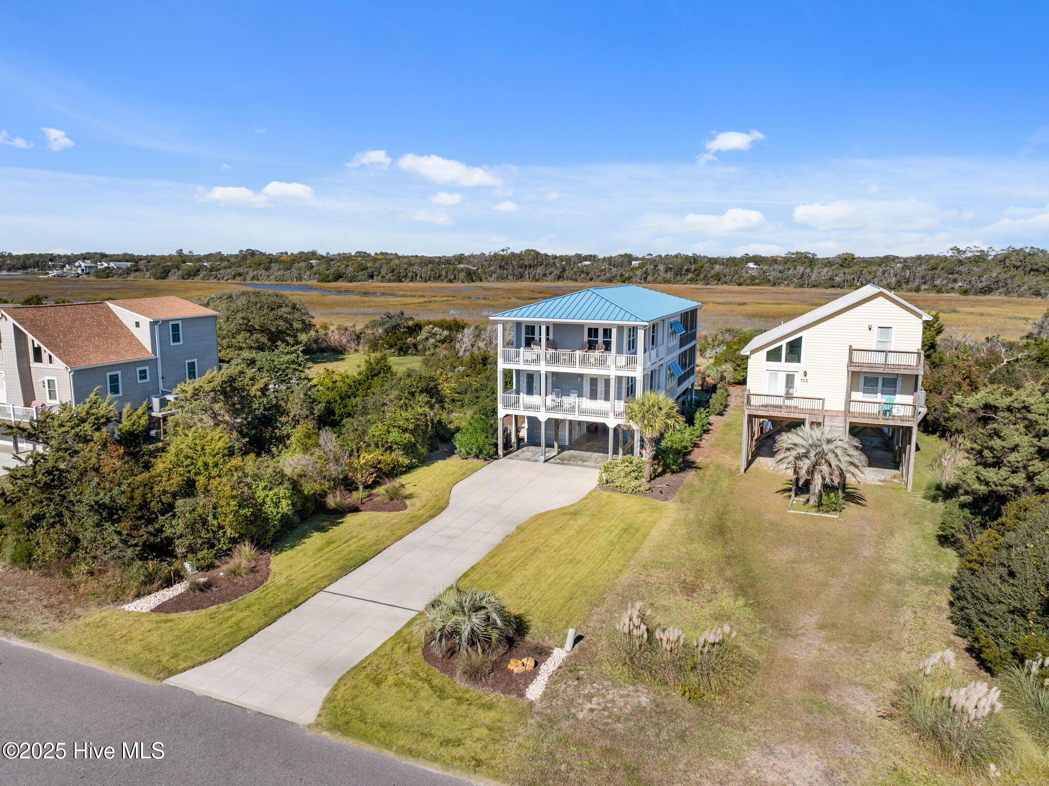 714 W Dolphin Drive