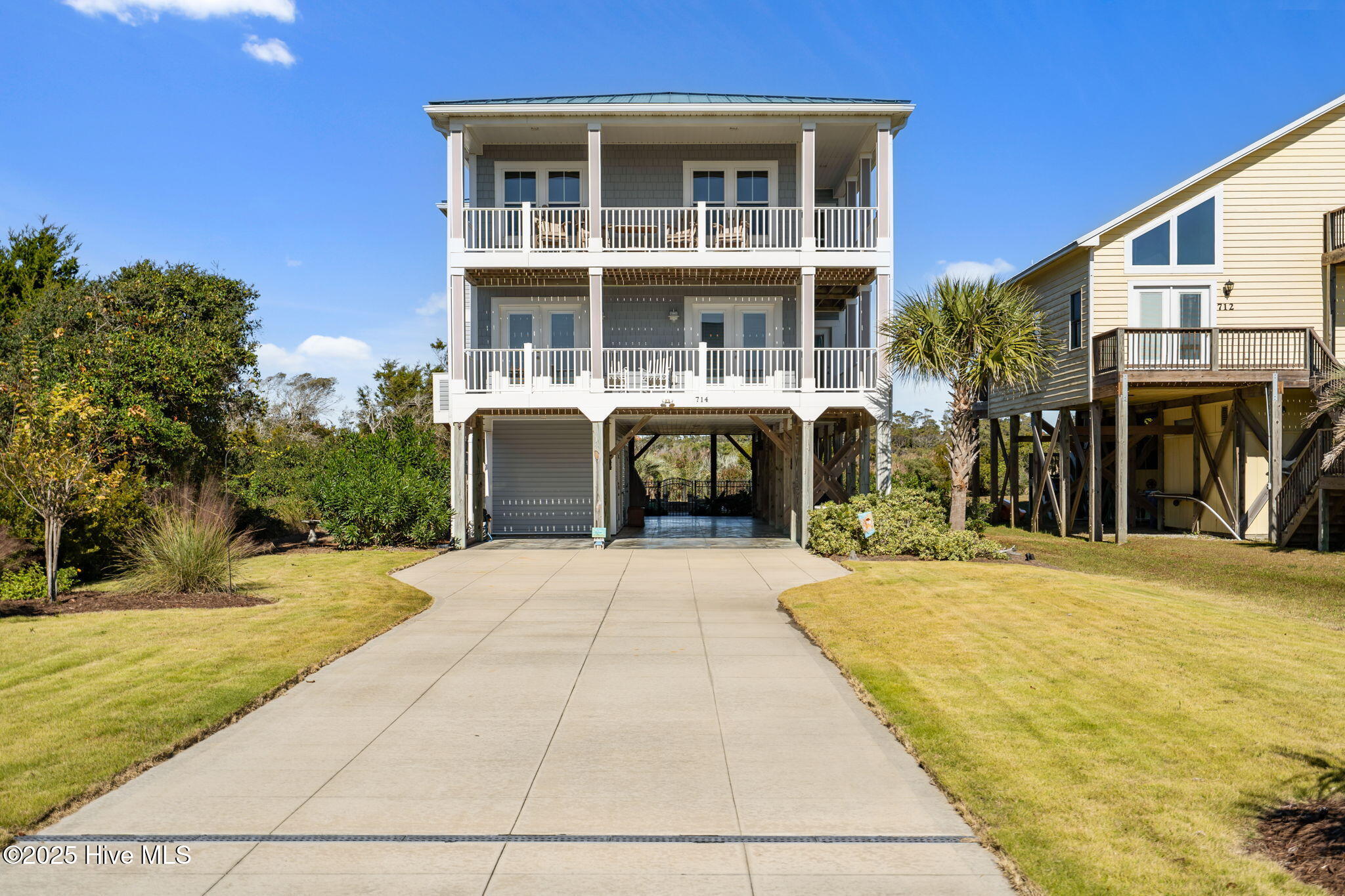 714 W Dolphin Drive