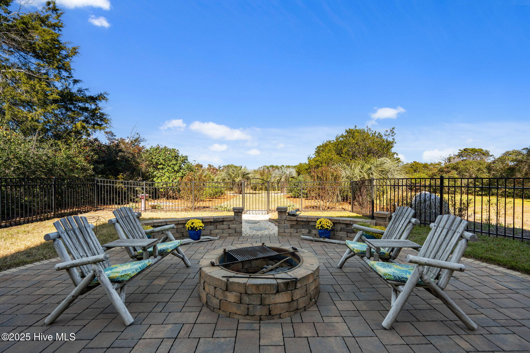 714 W Dolphin Drive