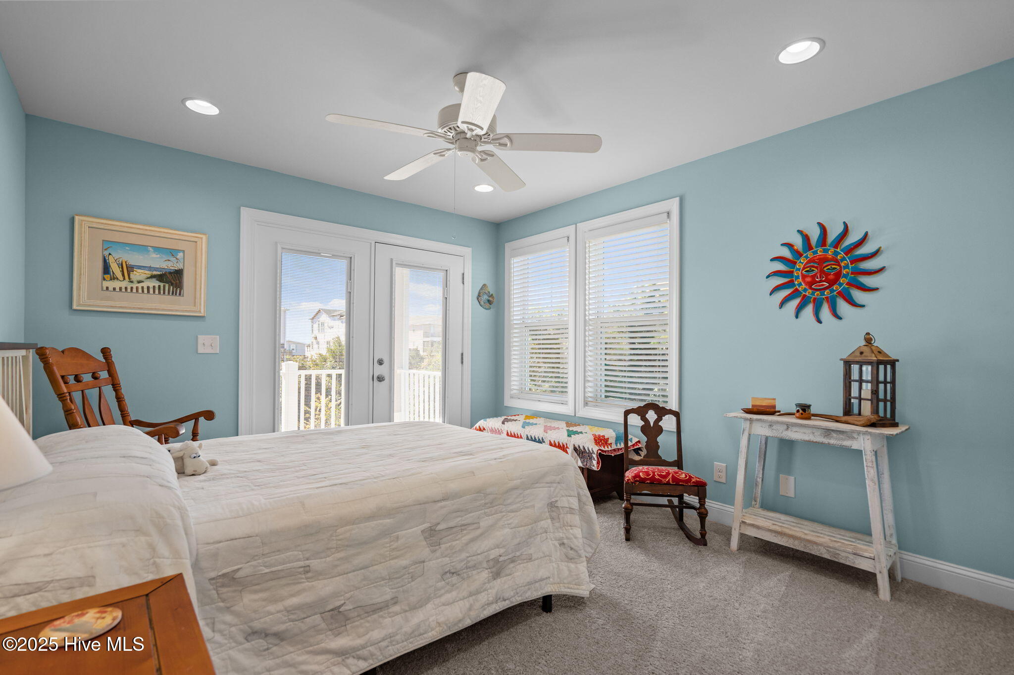 714 W Dolphin Drive