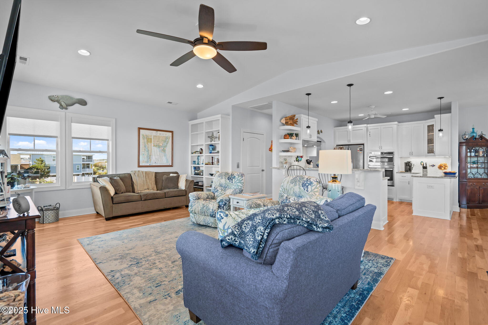 714 W Dolphin Drive