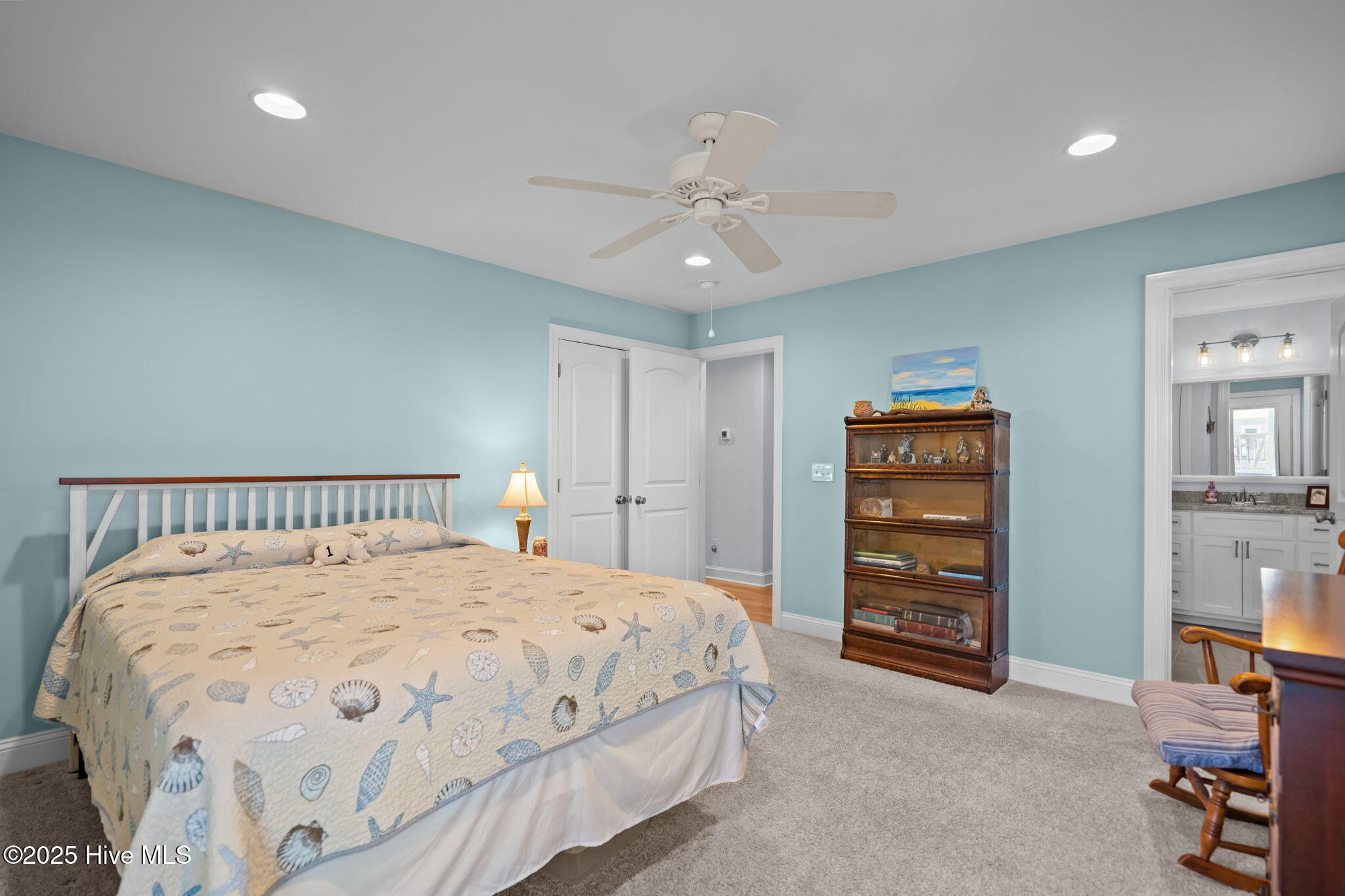 714 W Dolphin Drive