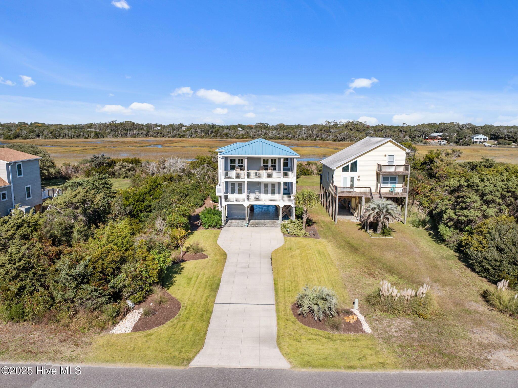714 W Dolphin Drive