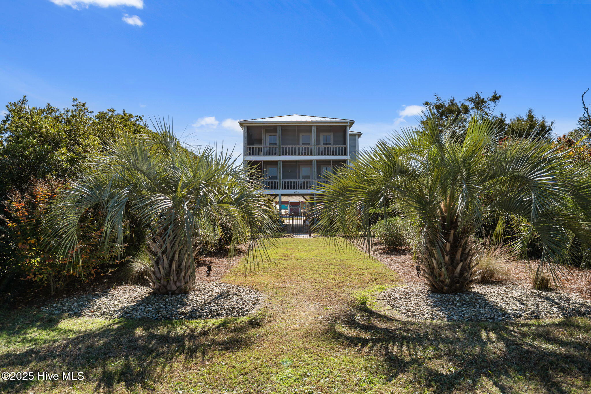 714 W Dolphin Drive