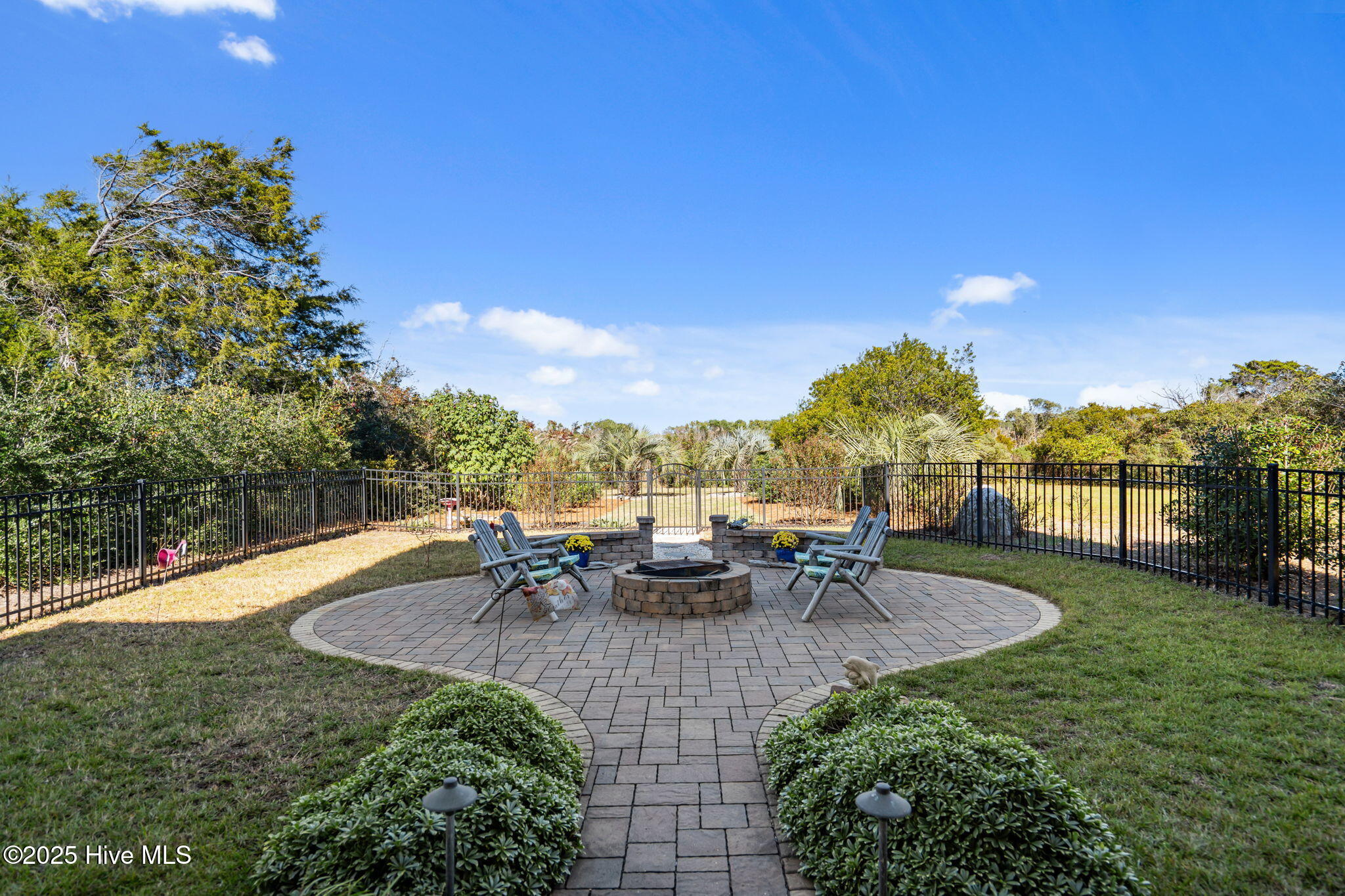 714 W Dolphin Drive