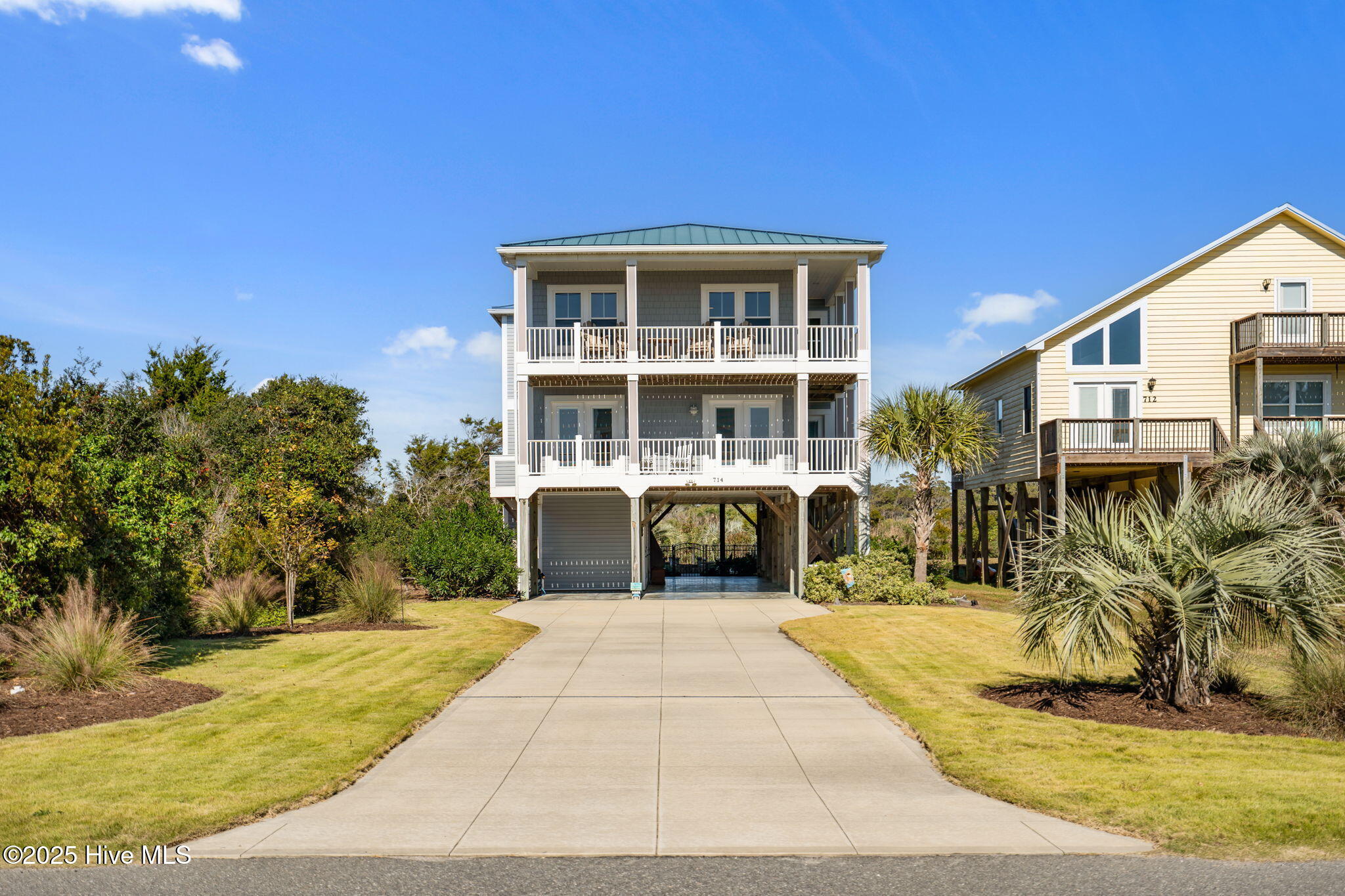 714 W Dolphin Drive