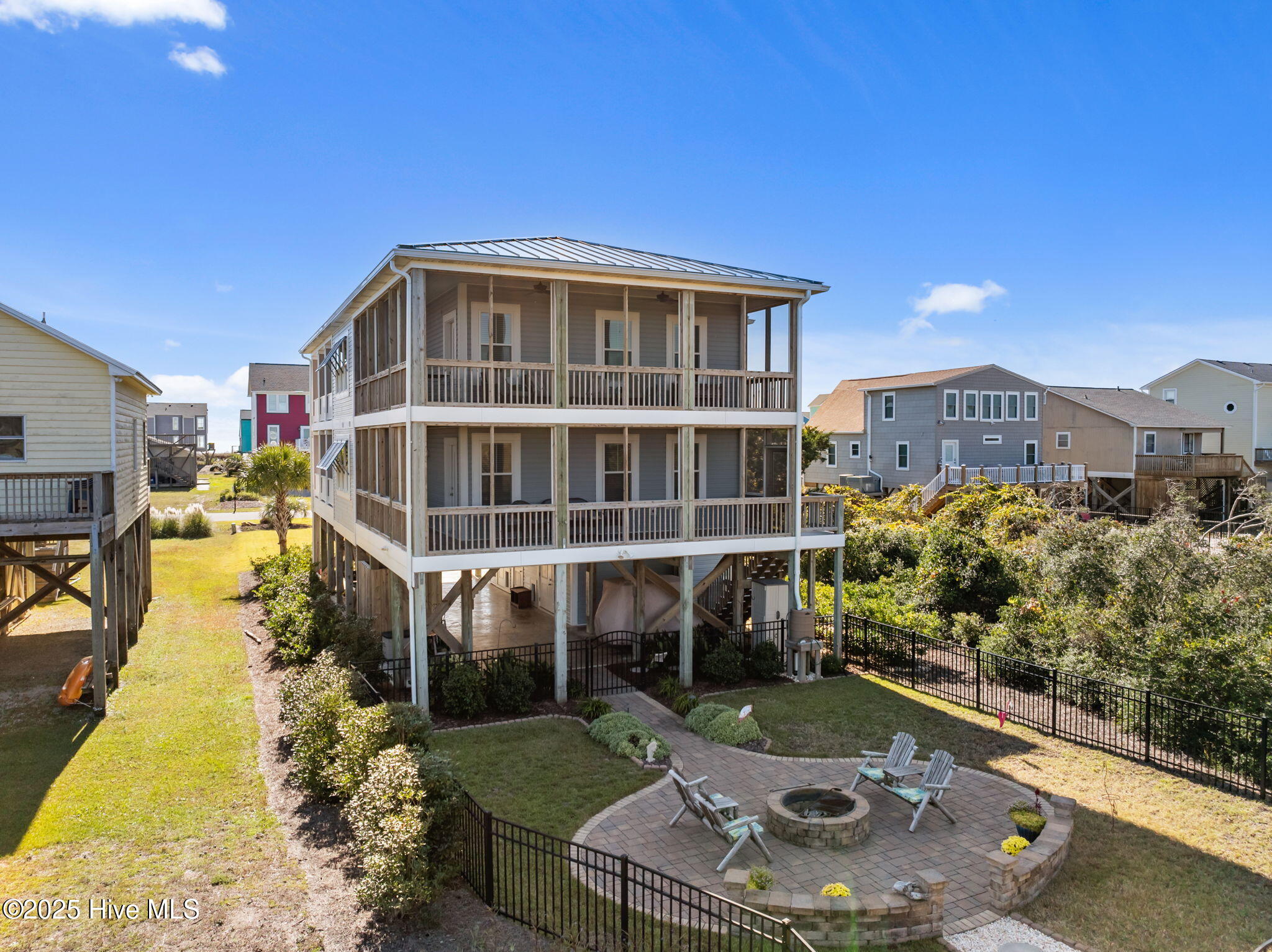 714 W Dolphin Drive