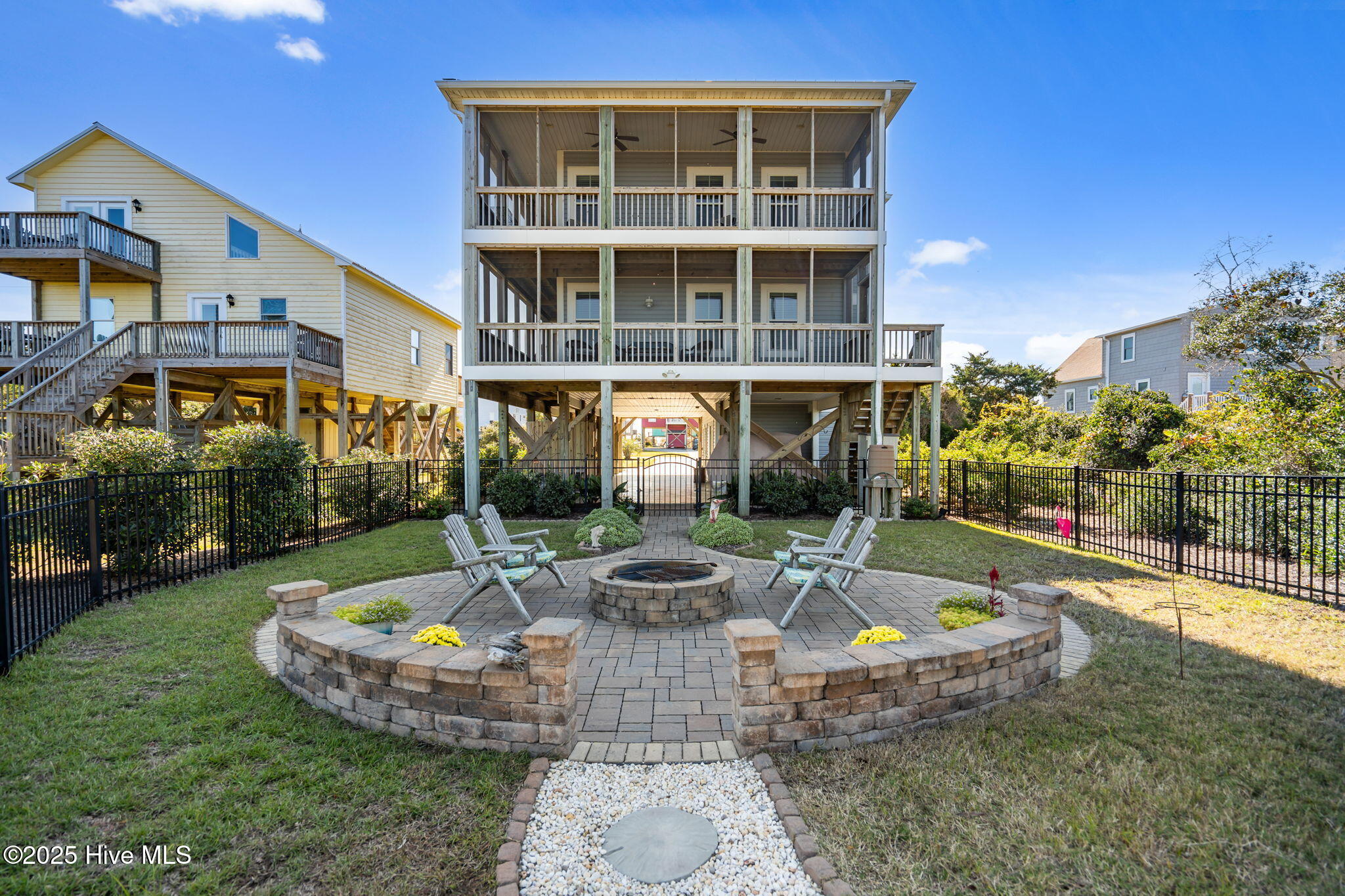 714 W Dolphin Drive