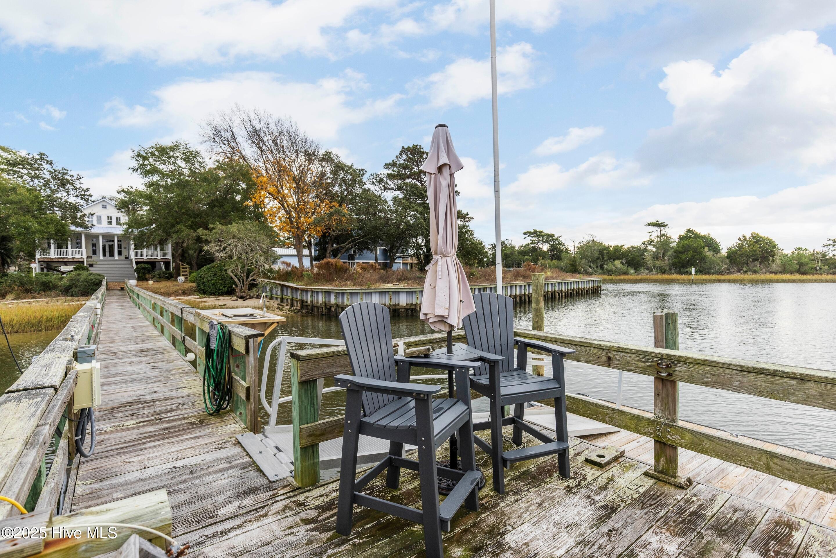 116 SW Yacht Drive
