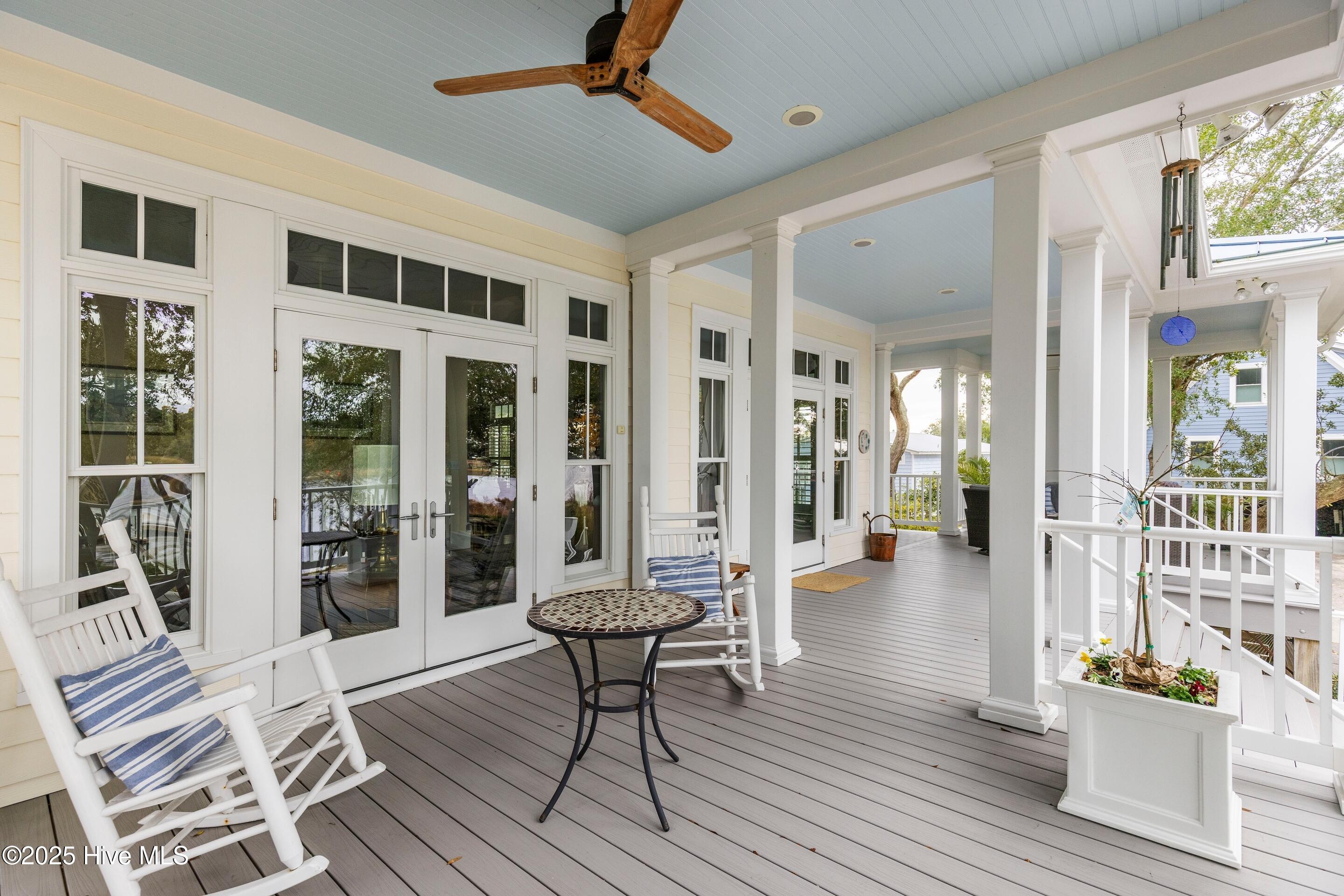 116 SW Yacht Drive