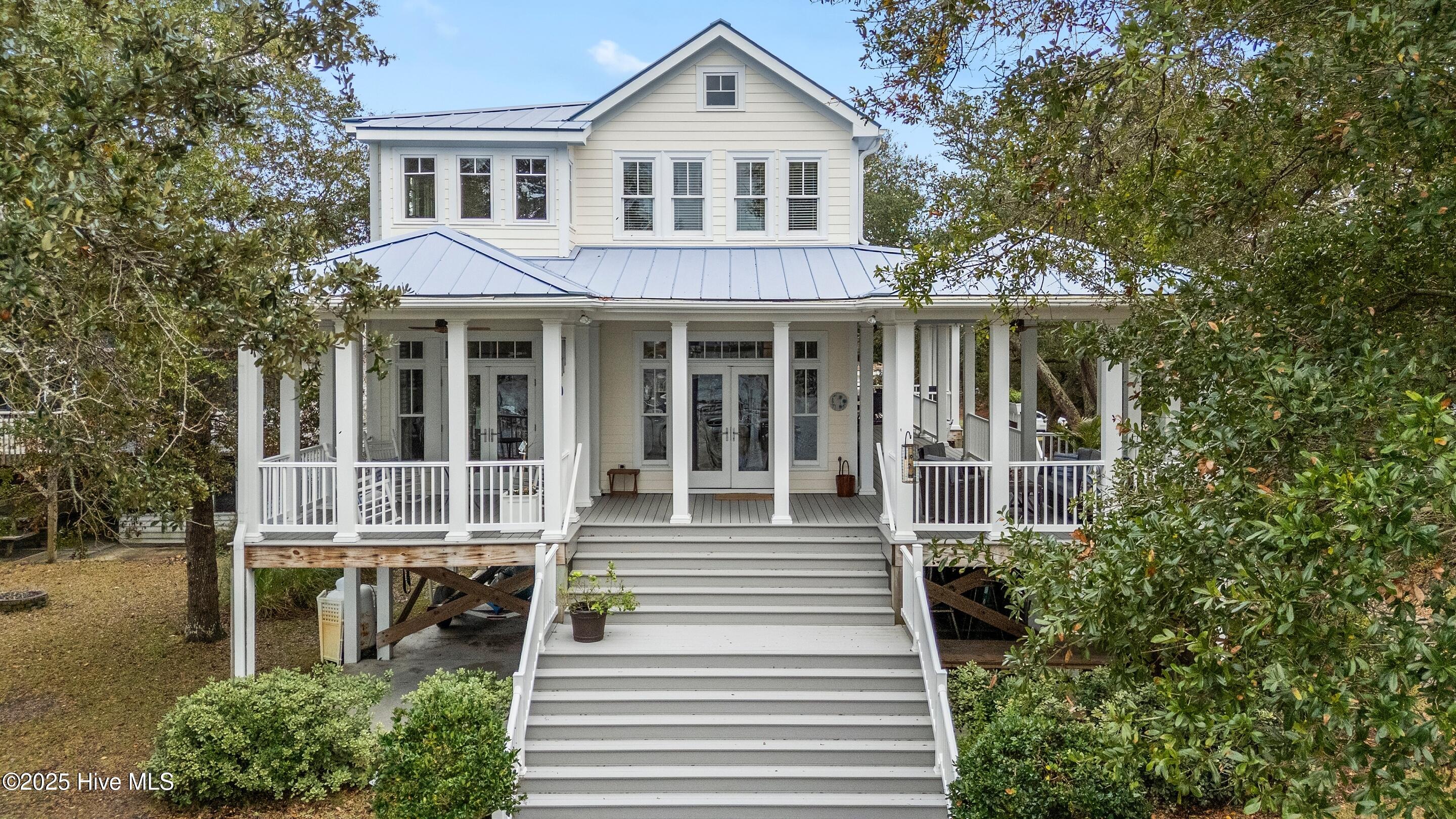 116 SW Yacht Drive
